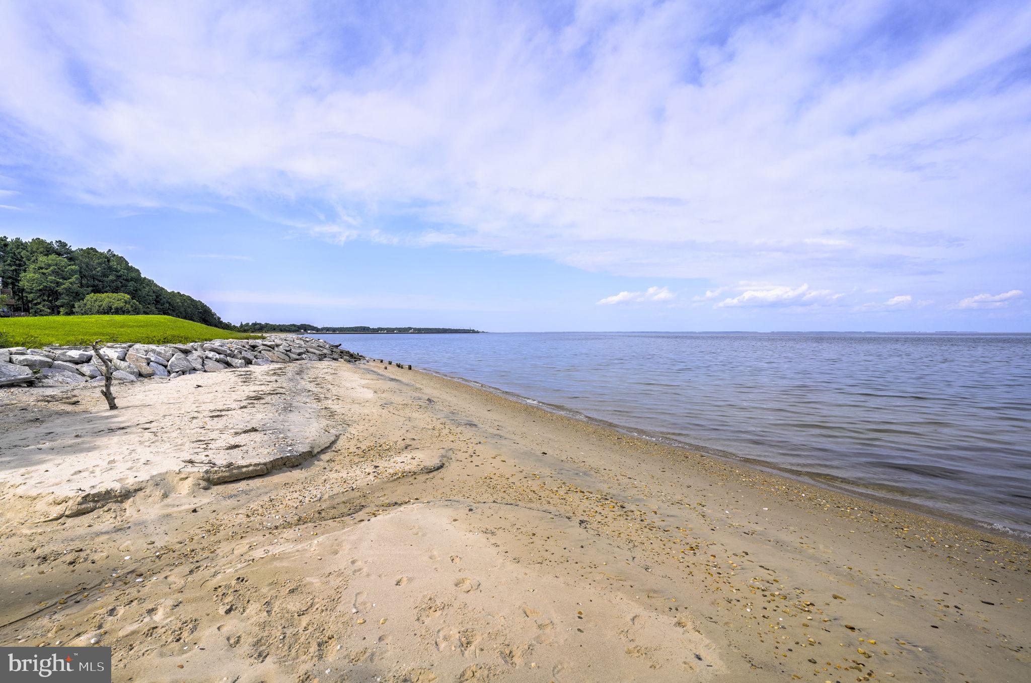 VILLAS ON WATERS EDGE - Residential