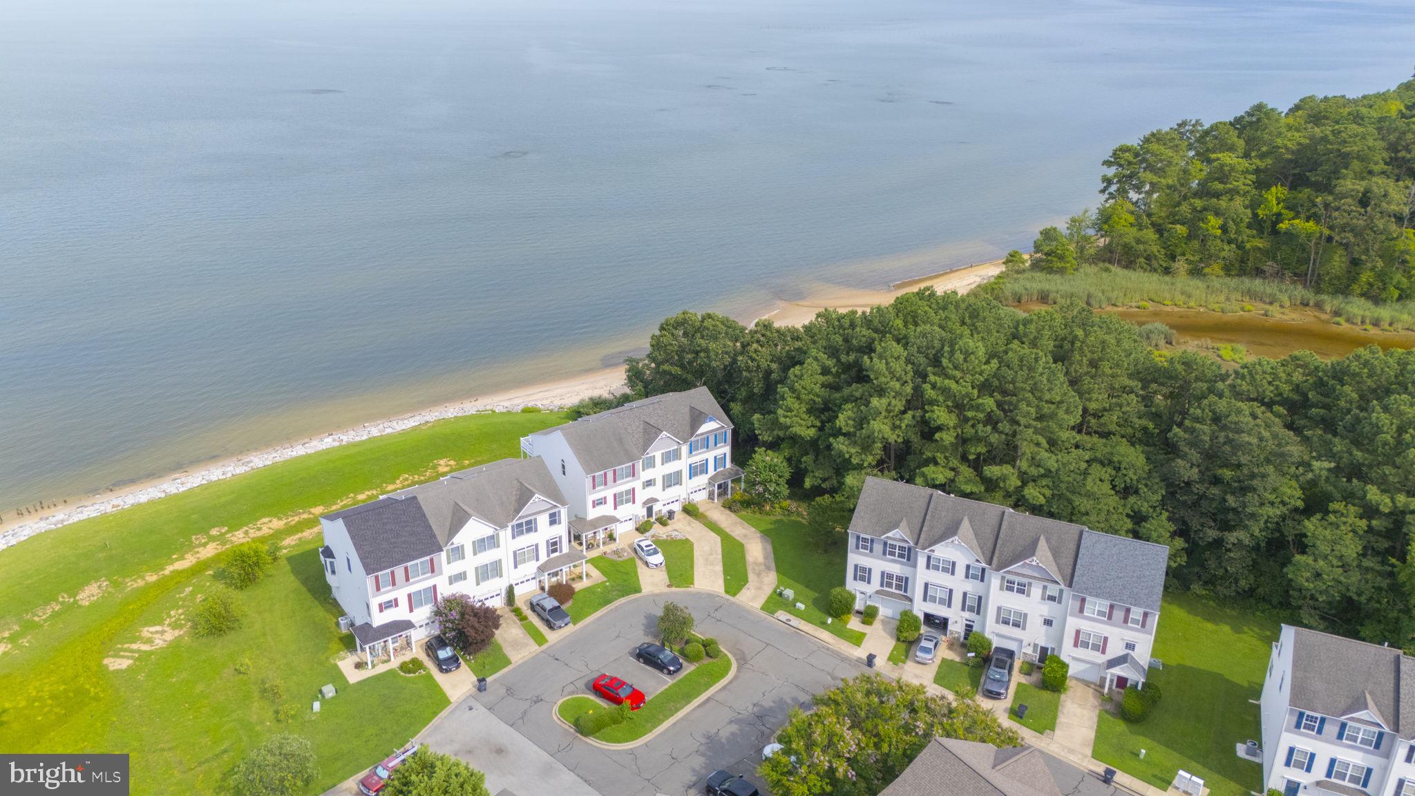 VILLAS ON WATERS EDGE - Residential