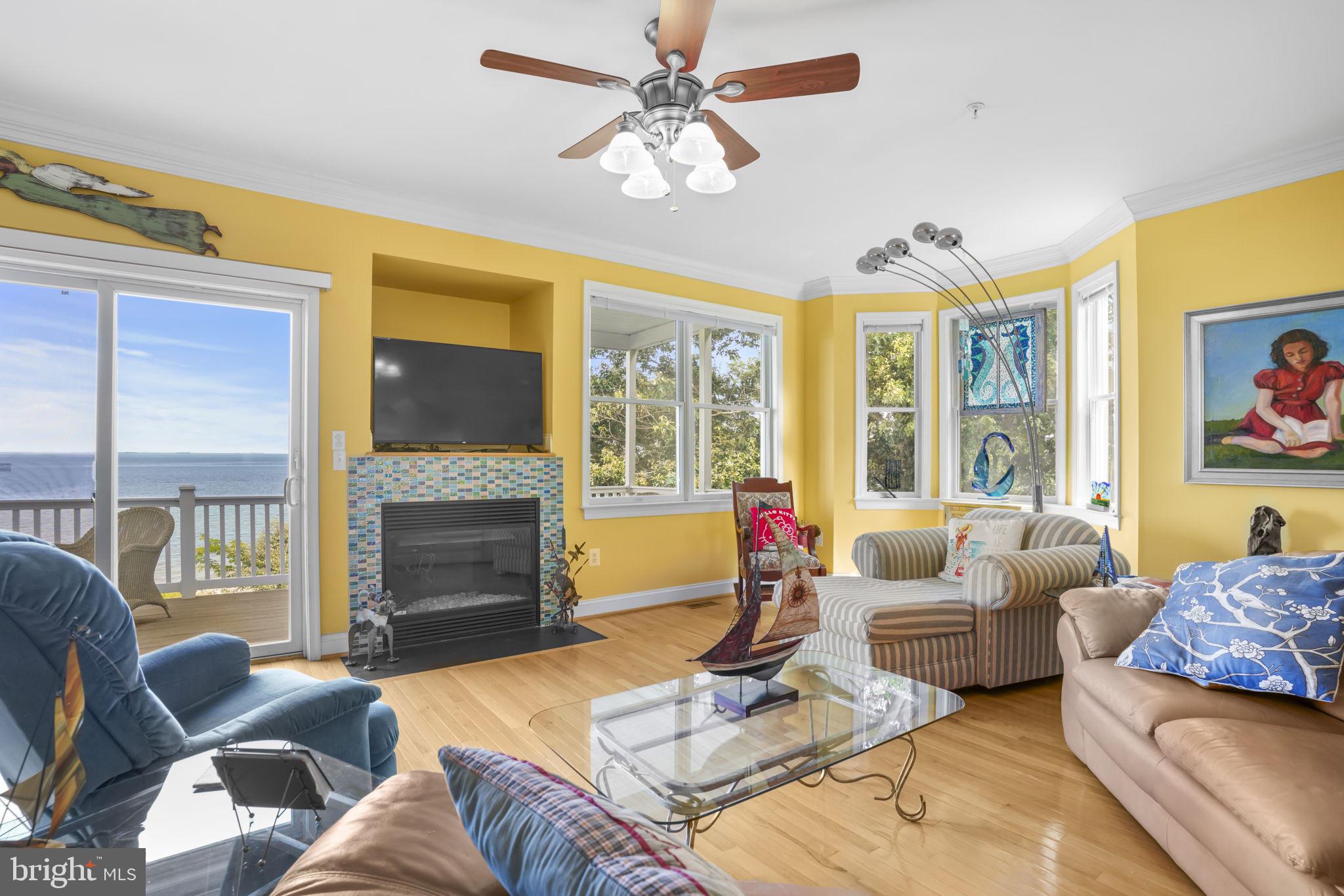 VILLAS ON WATERS EDGE - Residential