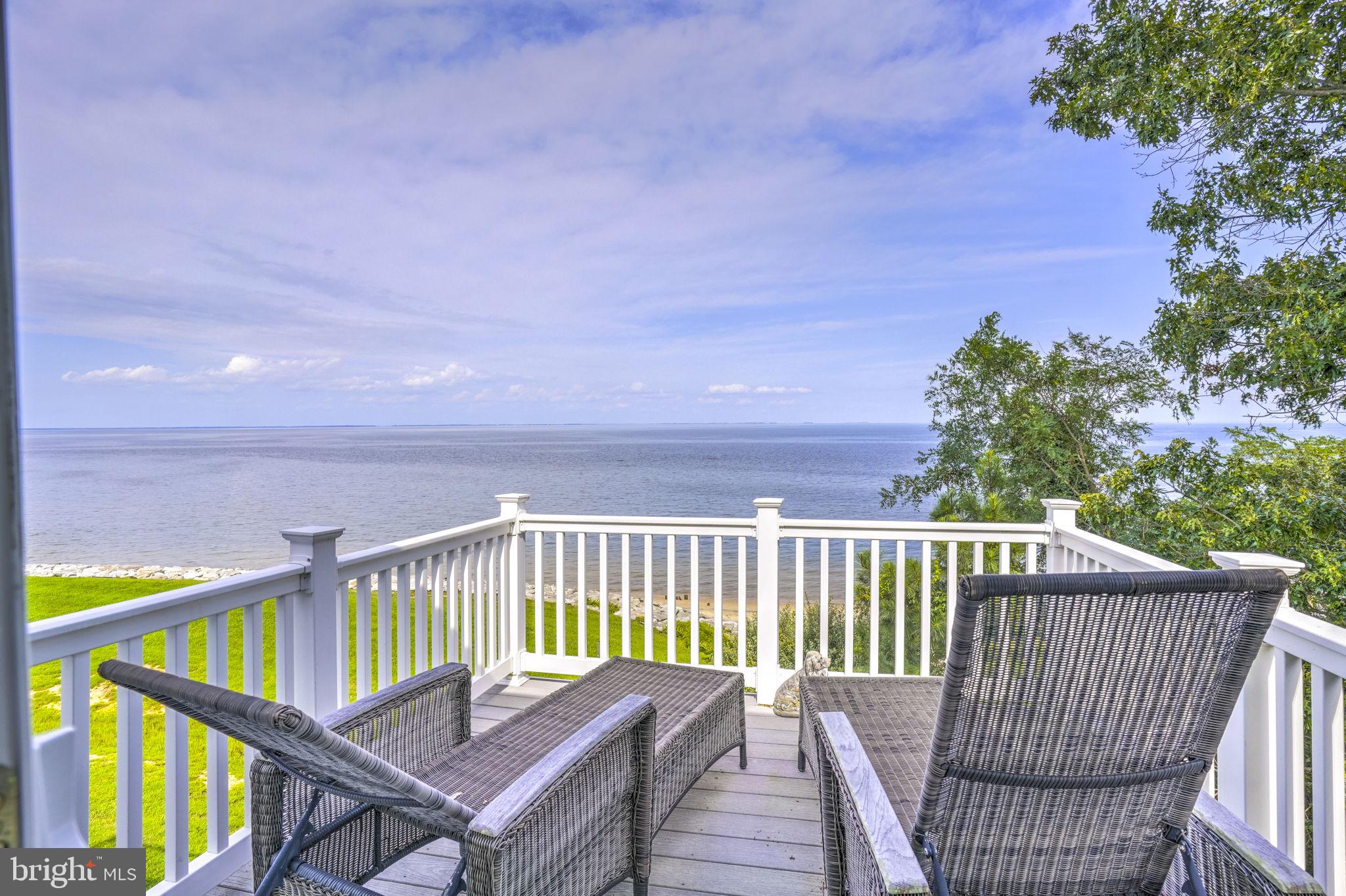 VILLAS ON WATERS EDGE - Residential