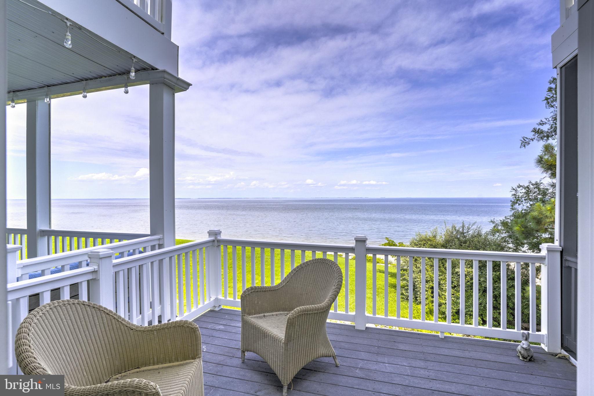 VILLAS ON WATERS EDGE - Residential