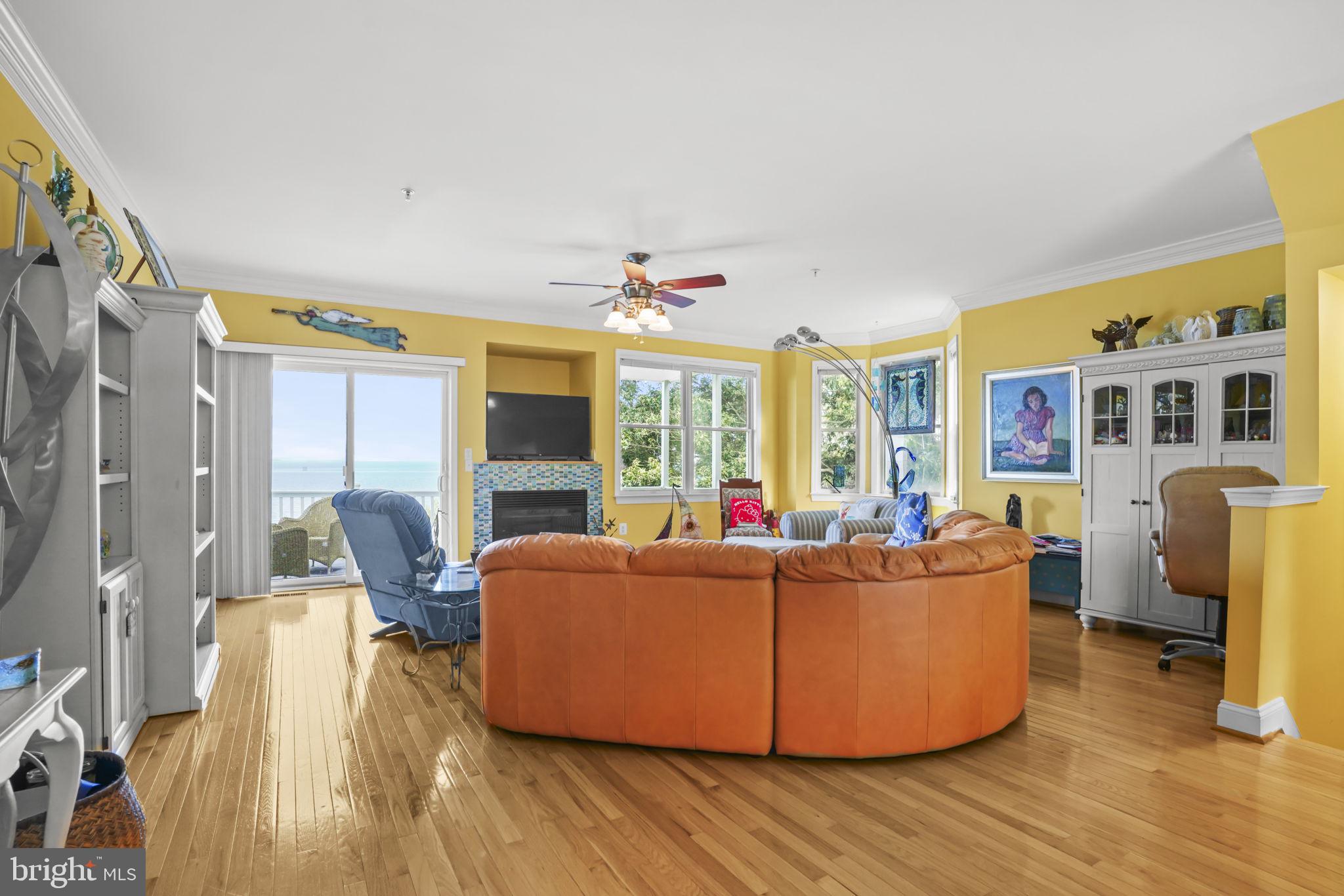 VILLAS ON WATERS EDGE - Residential