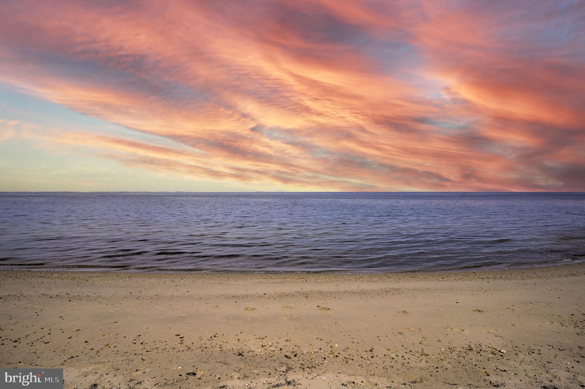 VILLAS ON WATERS EDGE - Residential