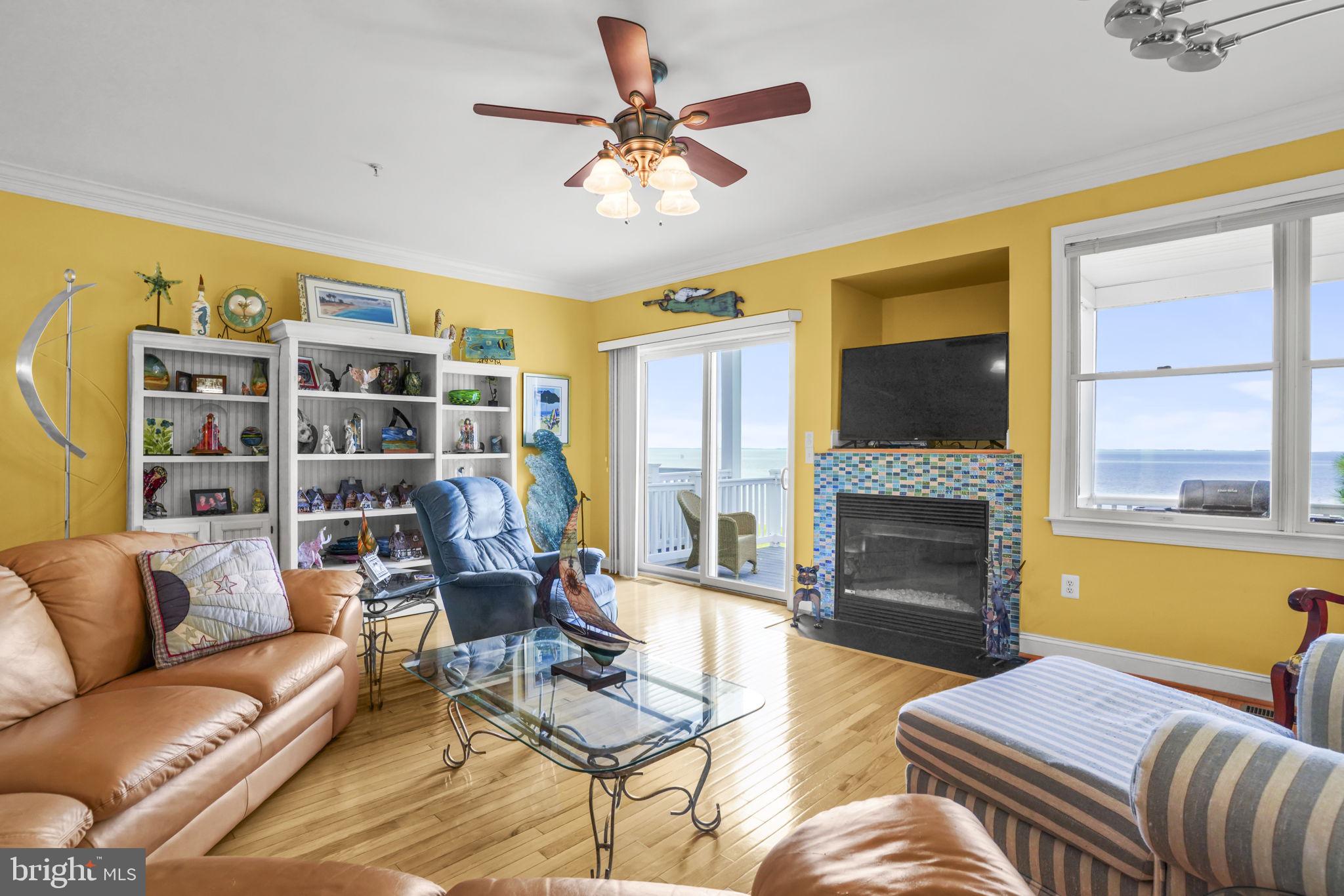 VILLAS ON WATERS EDGE - Residential