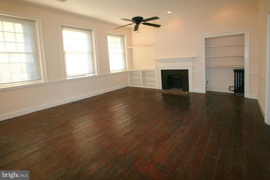 APPLICATION RECEIVED, PENDING APPROVAL, THIS APT WILL BE RENTED             , WIDE PINE FLOORS, MARBLE BATHROOM W/HEATED FLOOR, & TRUE SOUTHERN EXPOSURE. LARGE BR HAS GAS FPL. LOCATED IN THE HEART OF OLD TOWN, 3 FLOORS ABOVE KING ST. WALK TO EVERYTHING; METRO, WATERFRONT, RESTAURANTS, GALLERIES, SHOPPING, W/ MISHA'S COFFEE RIGHT ACROSS THE STREET. RENT INCLUDES ALL UTILITIES EXCEPT CABLE/INTERNET.