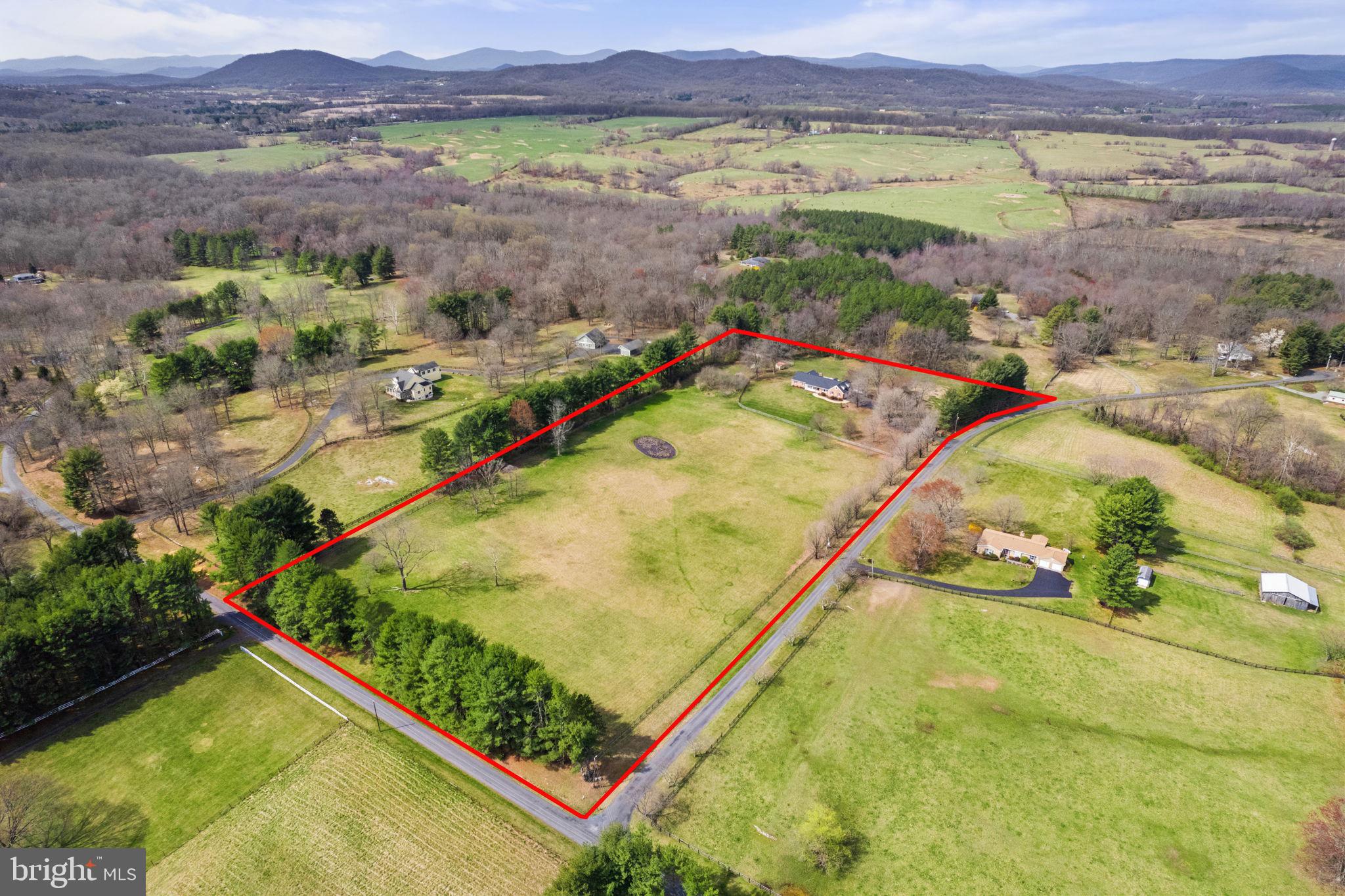 ENGLISH CHASE - Residential