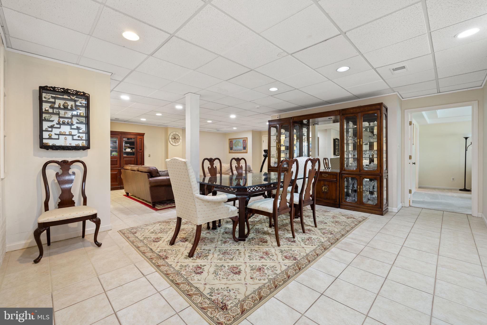 ENGLISH CHASE - Residential