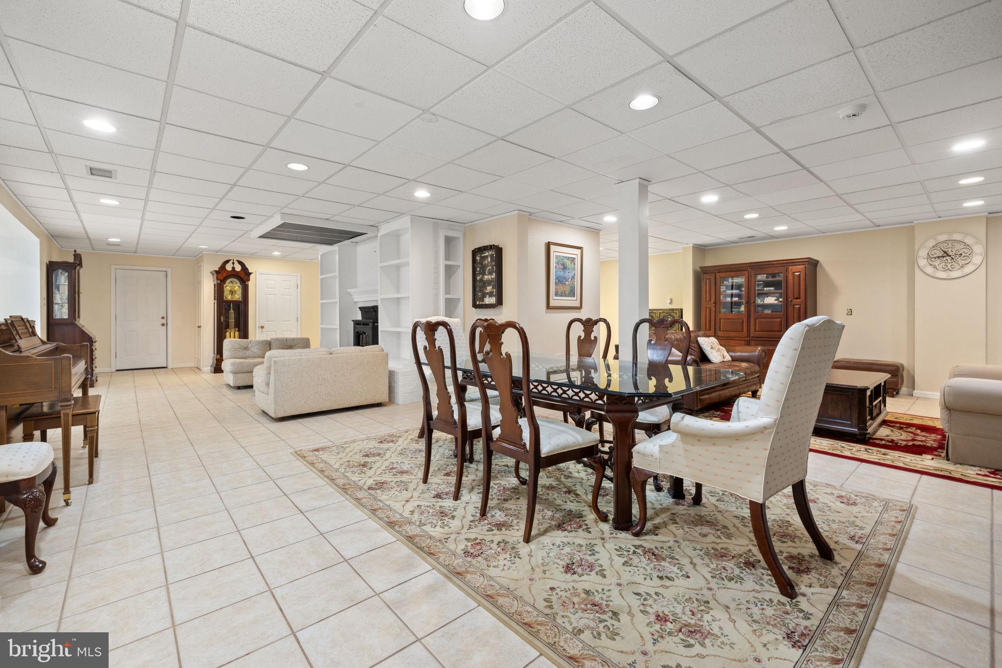 ENGLISH CHASE - Residential