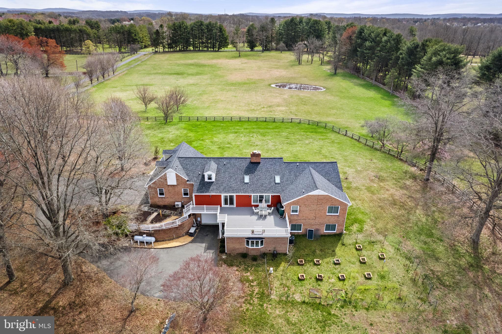 ENGLISH CHASE - Residential