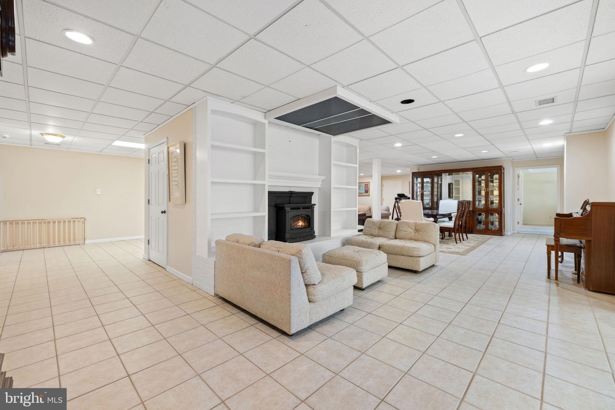 ENGLISH CHASE - Residential