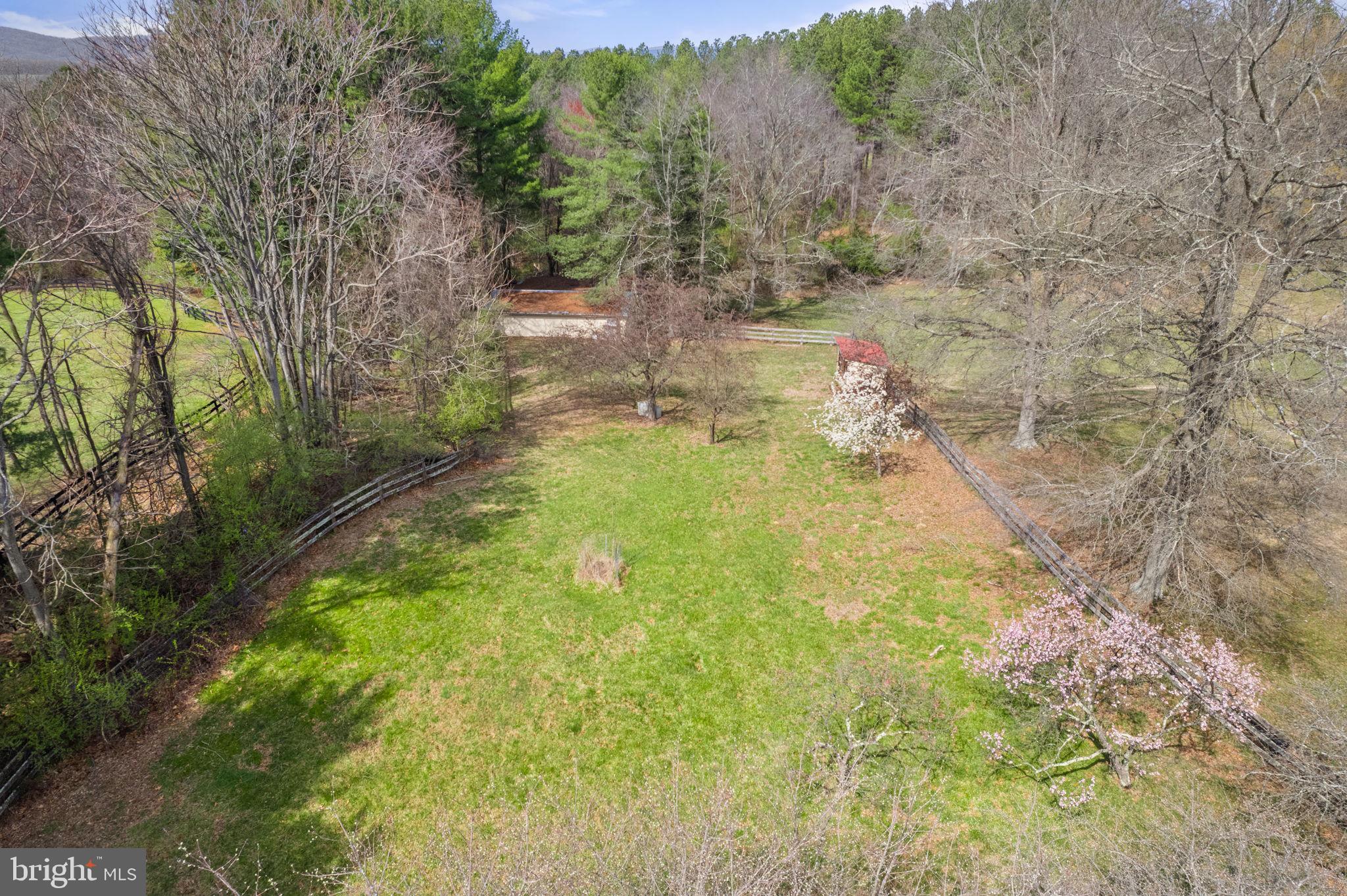 ENGLISH CHASE - Residential