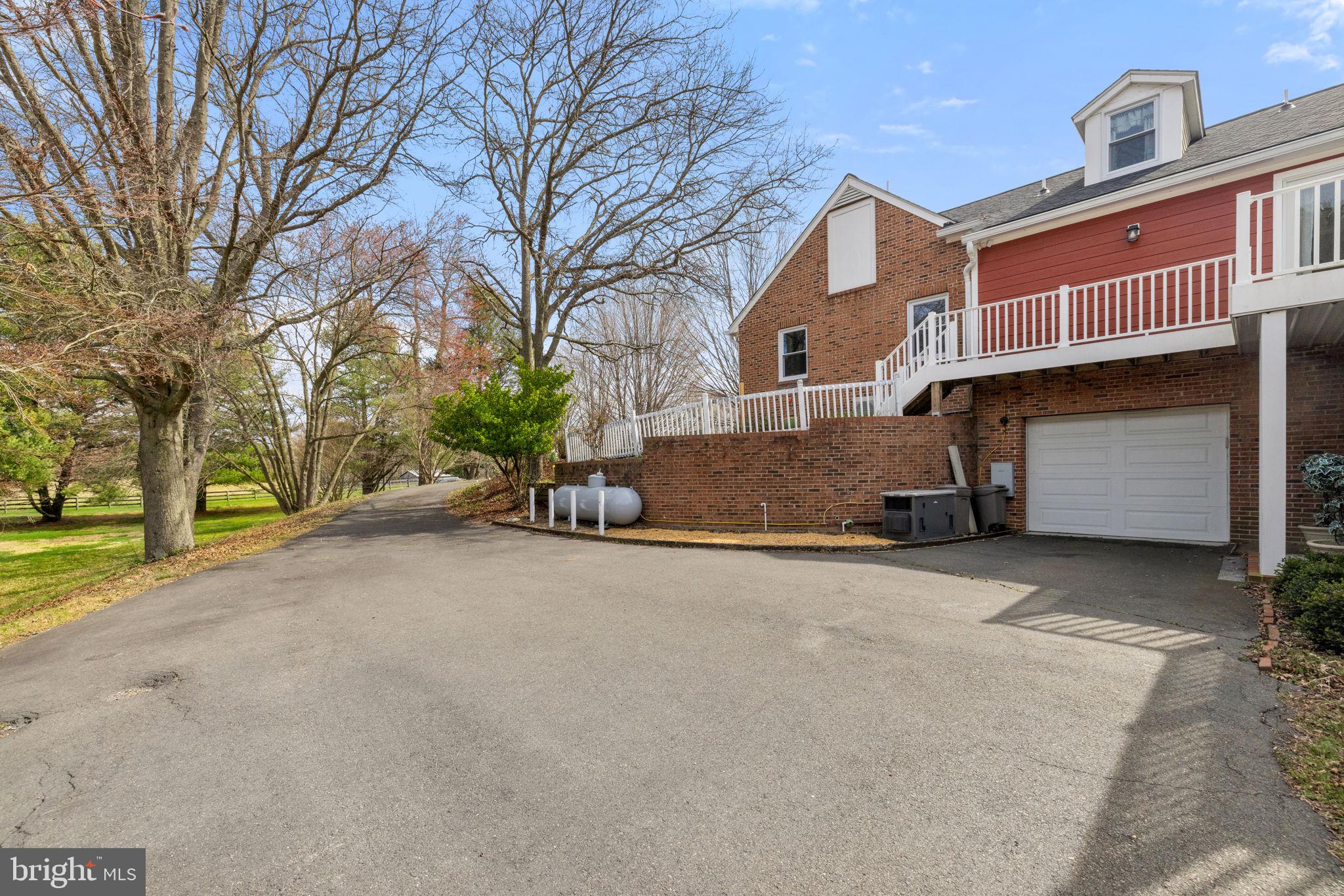 ENGLISH CHASE - Residential