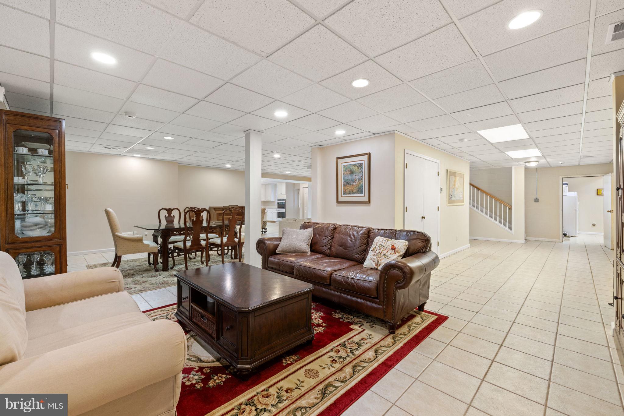 ENGLISH CHASE - Residential