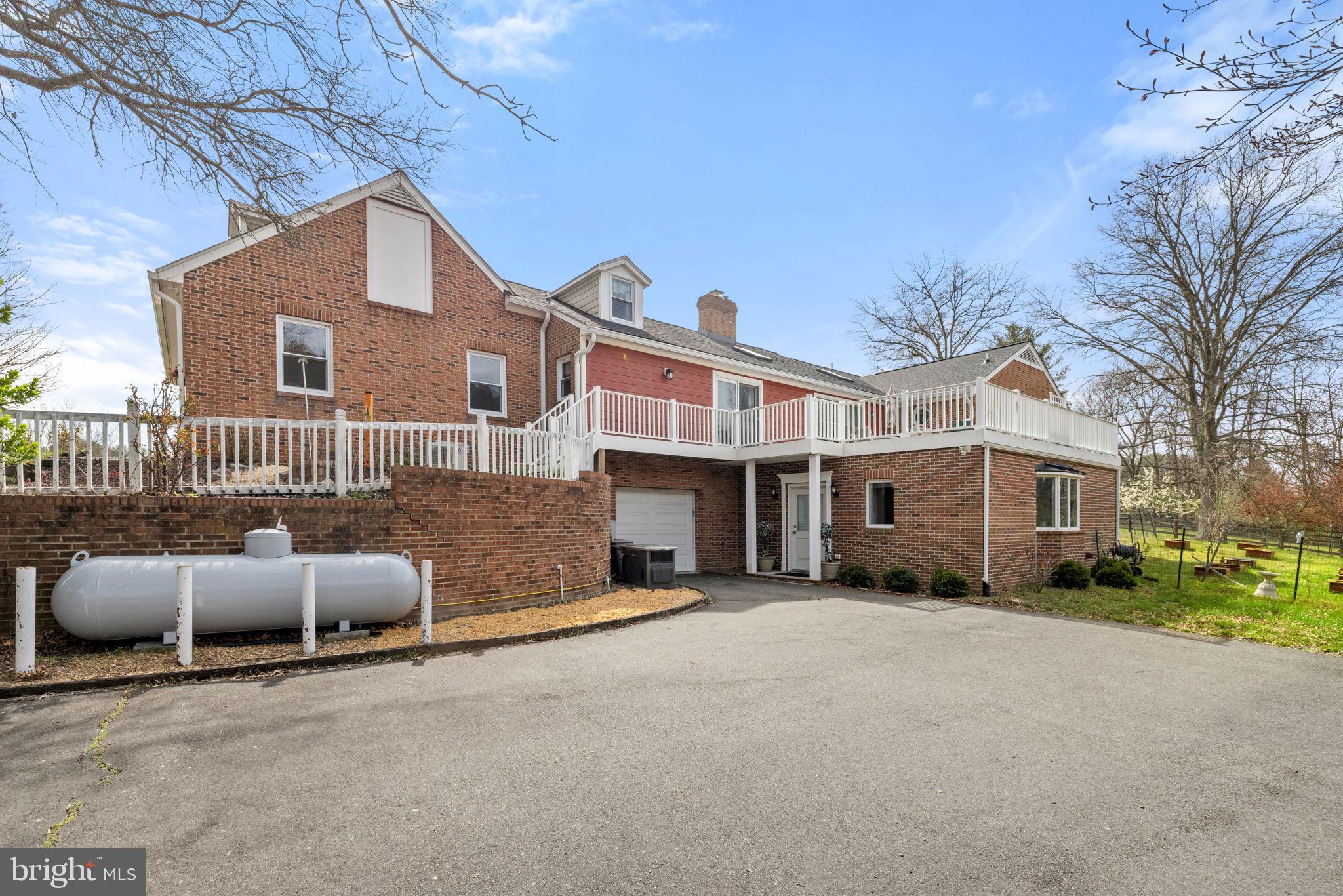 ENGLISH CHASE - Residential