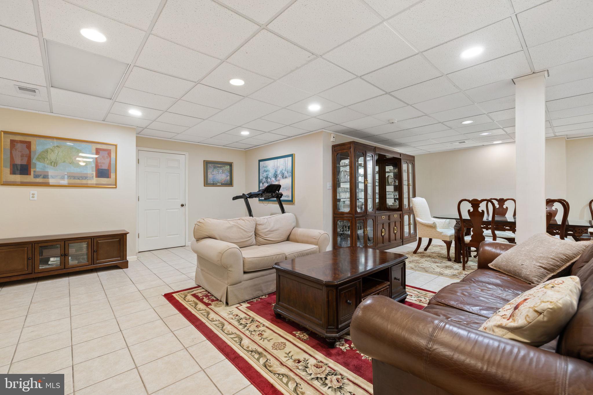 ENGLISH CHASE - Residential