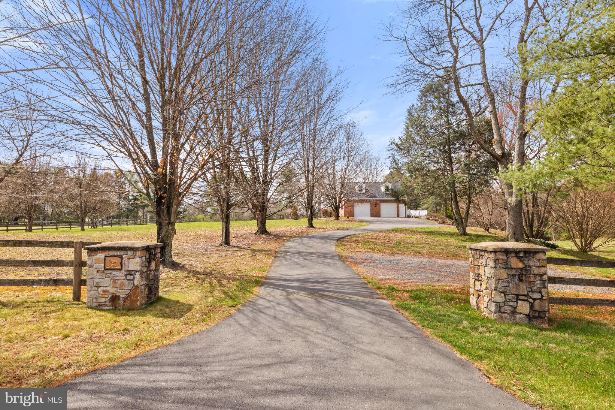 ENGLISH CHASE - Residential