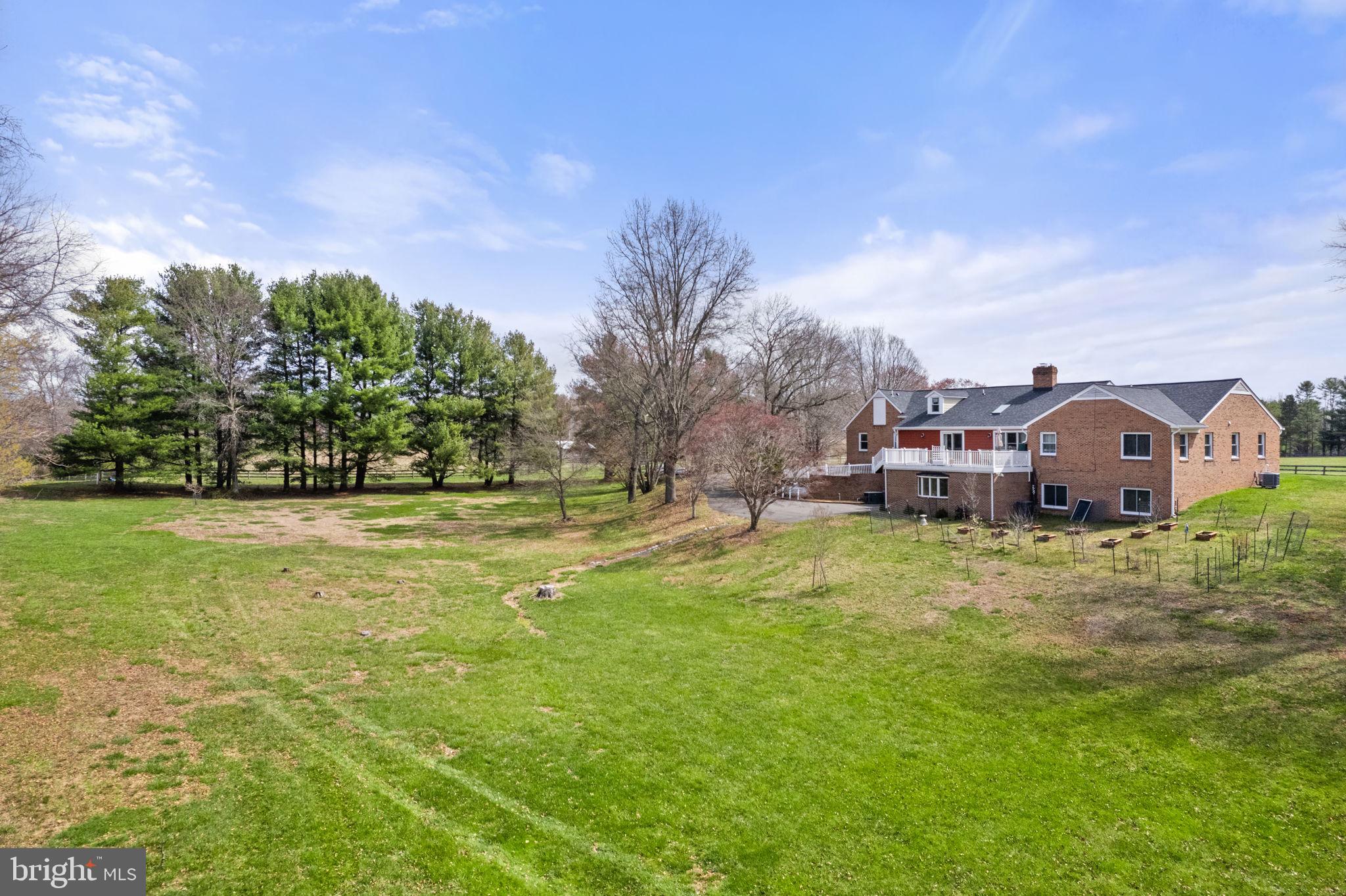 ENGLISH CHASE - Residential