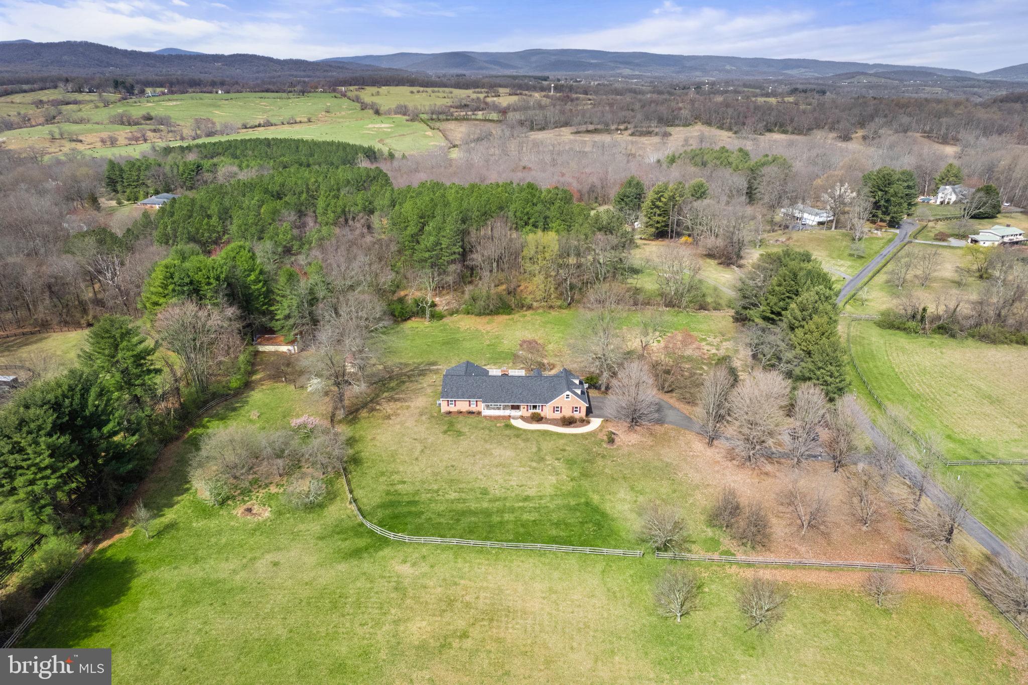 ENGLISH CHASE - Residential