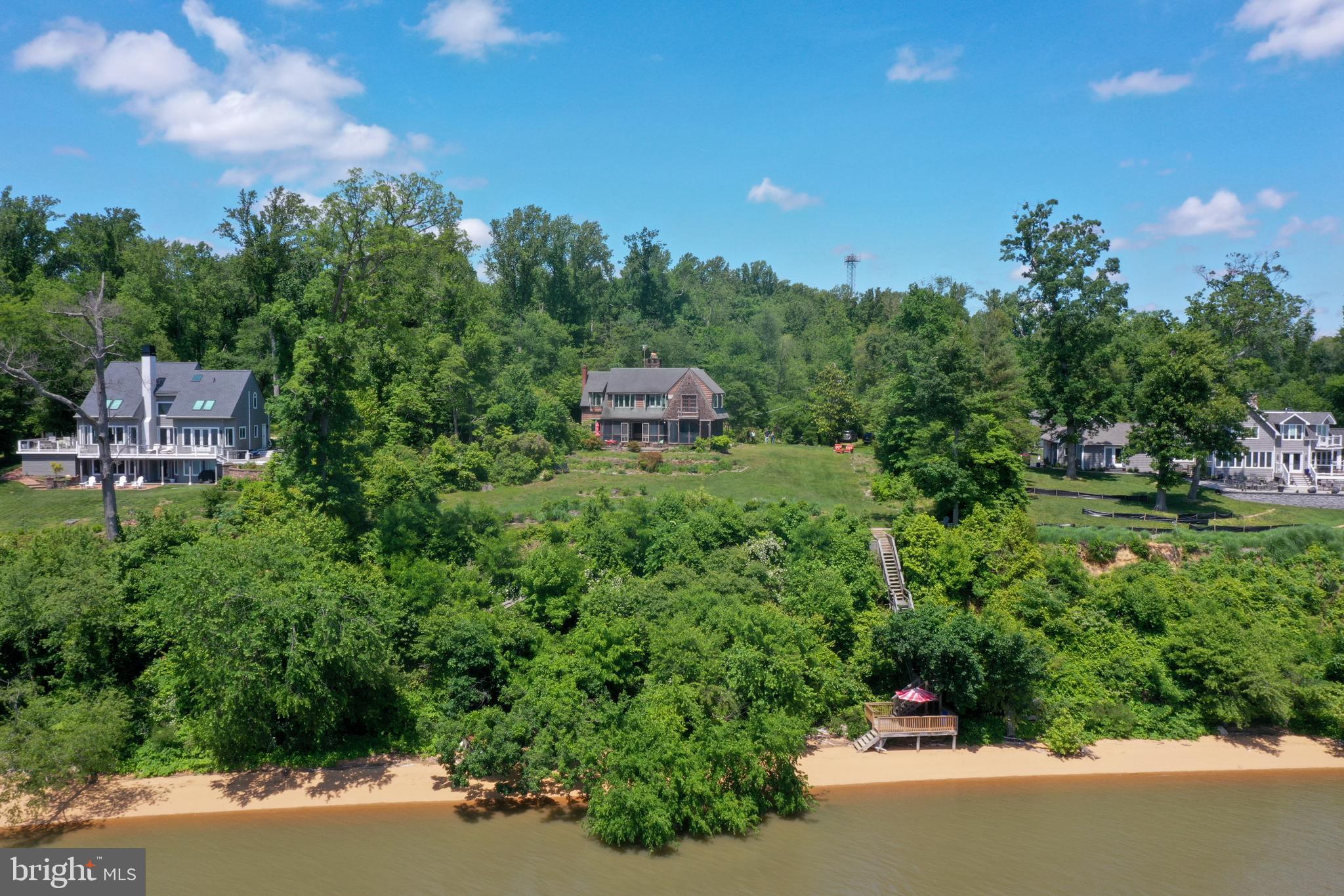 215 DOVE LANE
