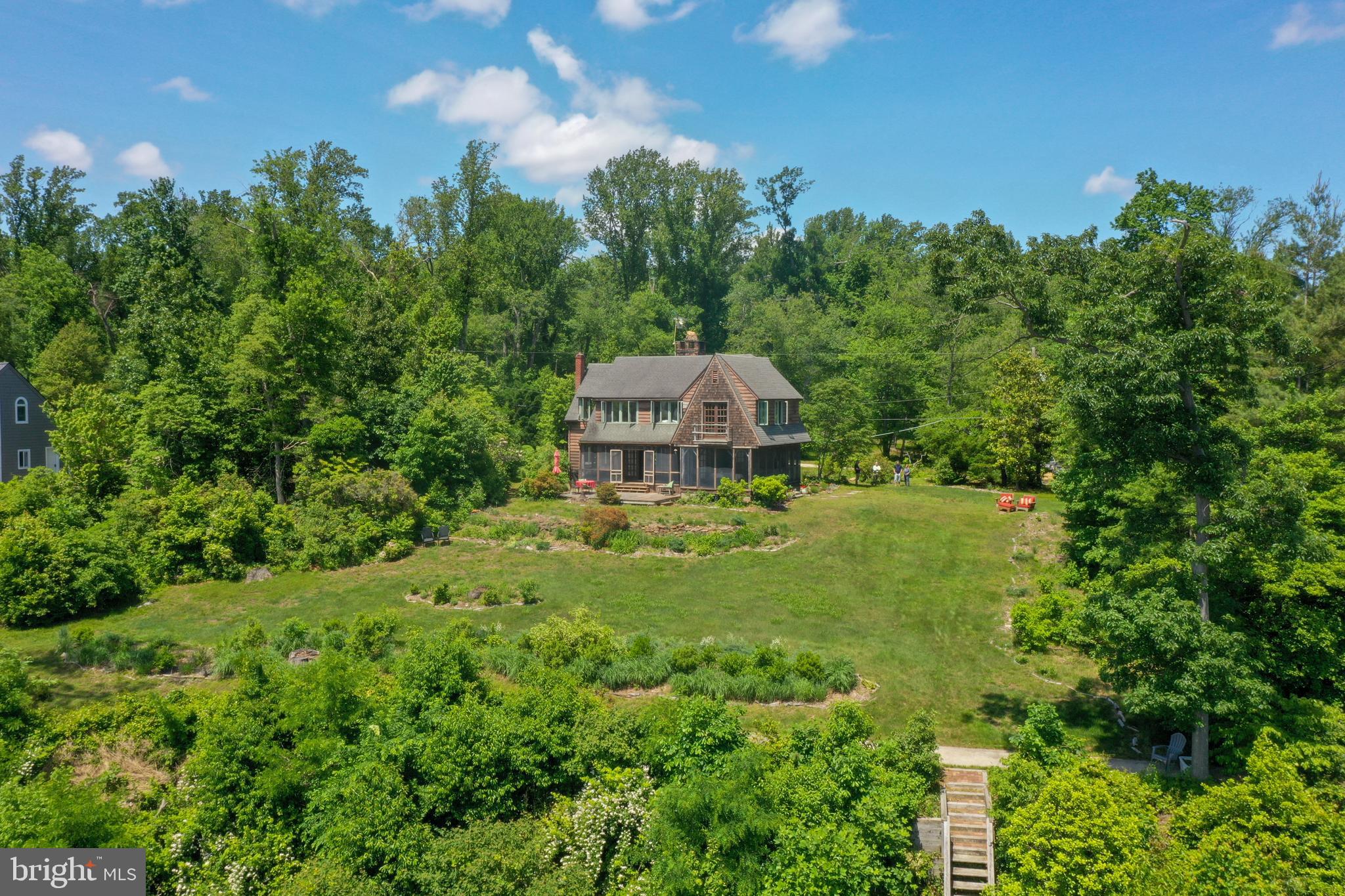 215 DOVE LANE