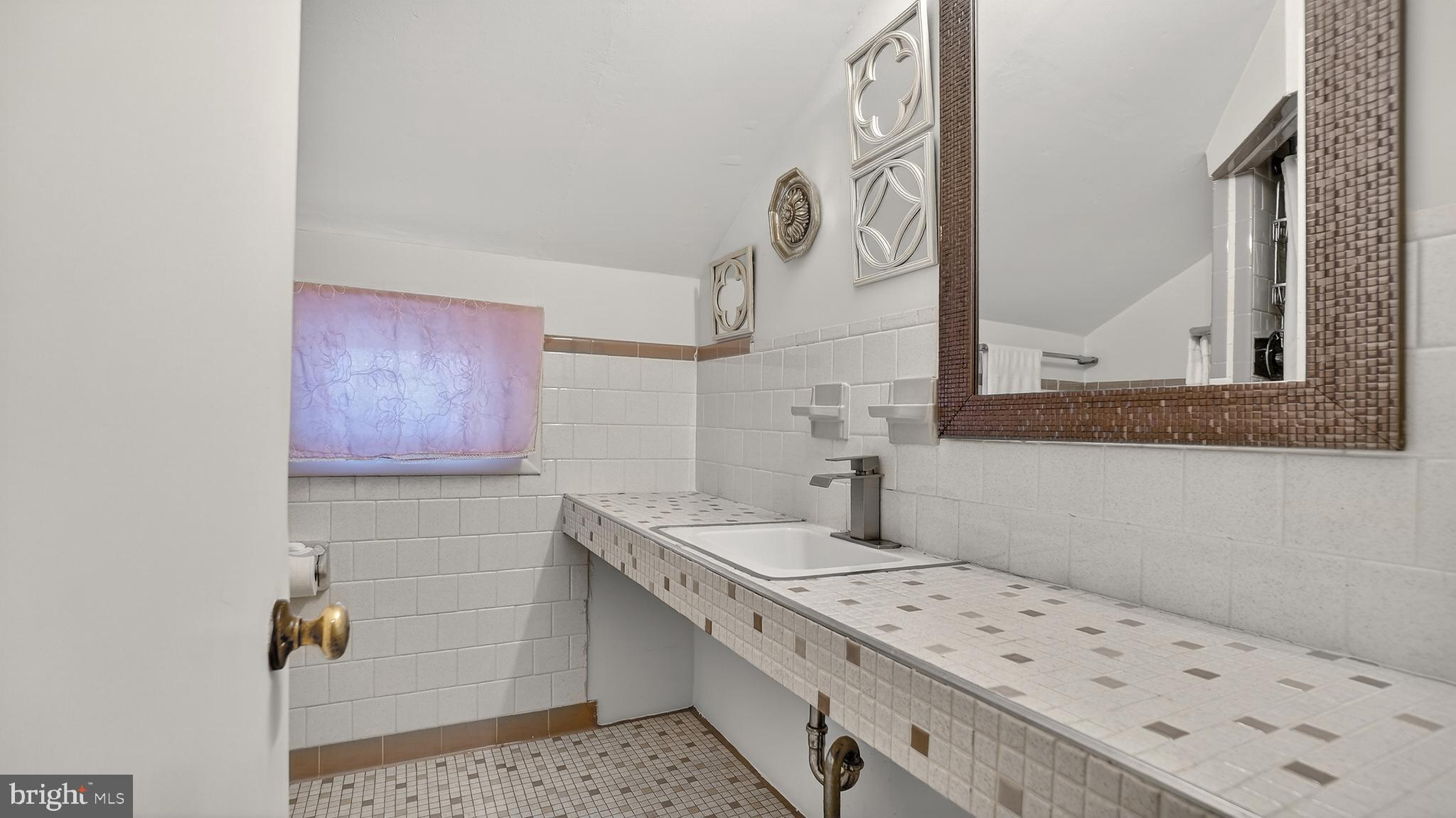 HILLSIDE ACRES - Residential