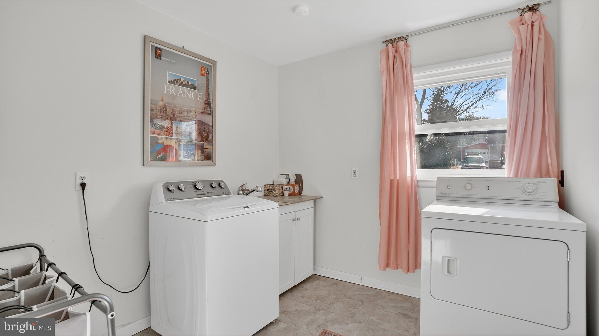 HILLSIDE ACRES - Residential