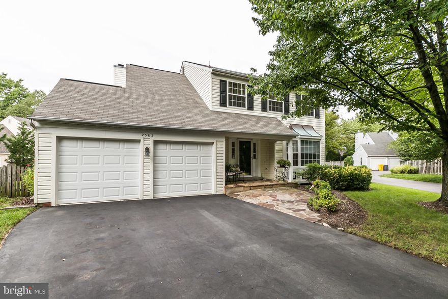 Designer's Dream! Beautiful Colonial on private, cul-de-sac w/fenced lot. Upgrades Galore! Newer Roof, Vinyl Siding & HVAC! Hdwds on Main Lvl, Fresh Paint, Lg LR/DR w/Bay Window, Updated Kit w/Granite, Tile Backsplash, & Recessed Lights. FamRm w/Cathedral Ceiling, Wood FP & Skylight. Spacious MBR w/Cathedral Ceiling & Hdwds, MBA w/New Vanity & Cabs, Finished Basement. Extended Patio w/Pergola! 10+