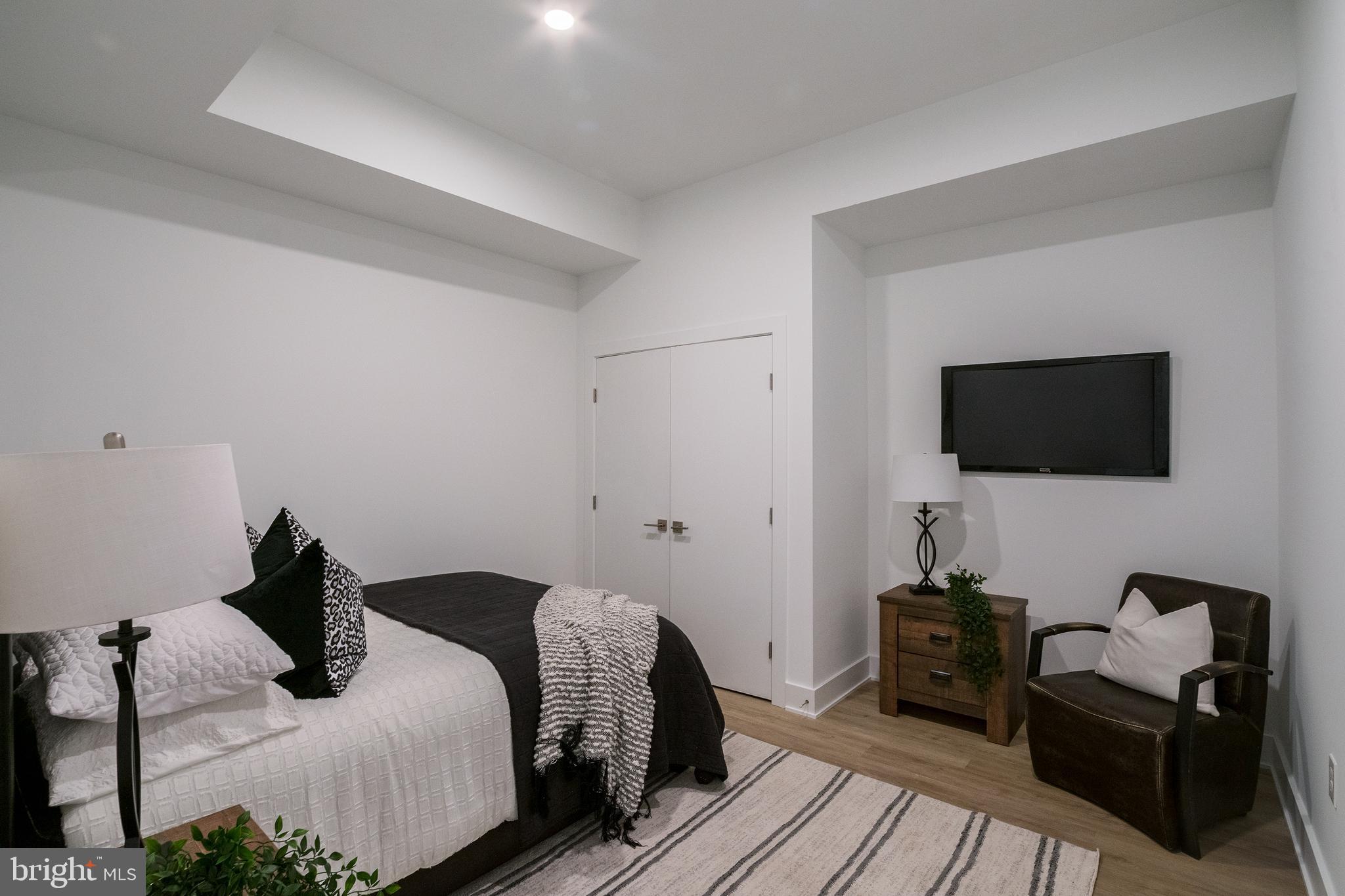 GRADUATE HOSPITAL - Residential Lease