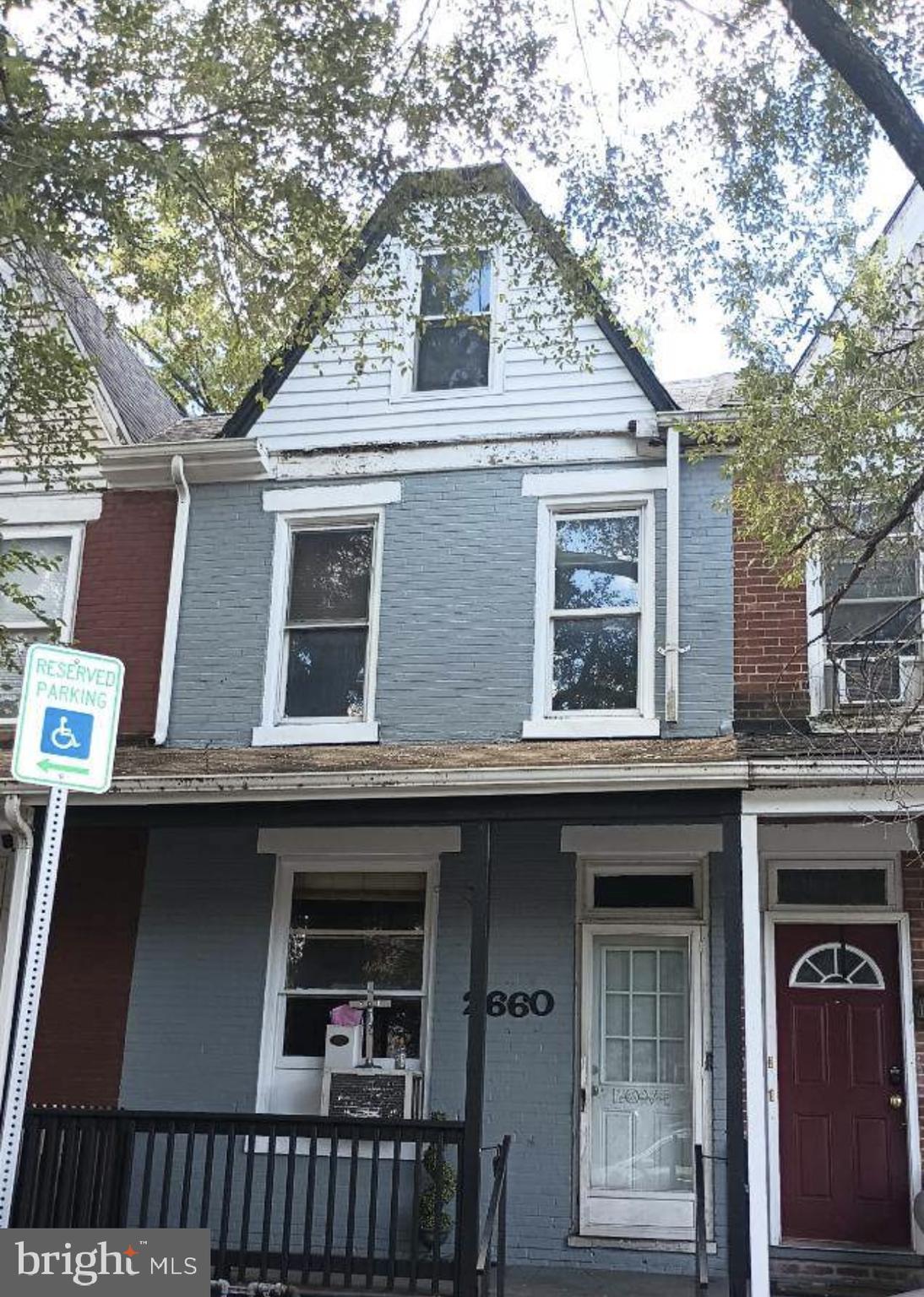 Attention Investors! Don't miss this prime investment opportunity. This property is being sold AS-IS, offering the perfect blank canvas for your next flip, rental, or redevelopment project. No appliances included, allowing you to customize the space to suit your investment strategy.