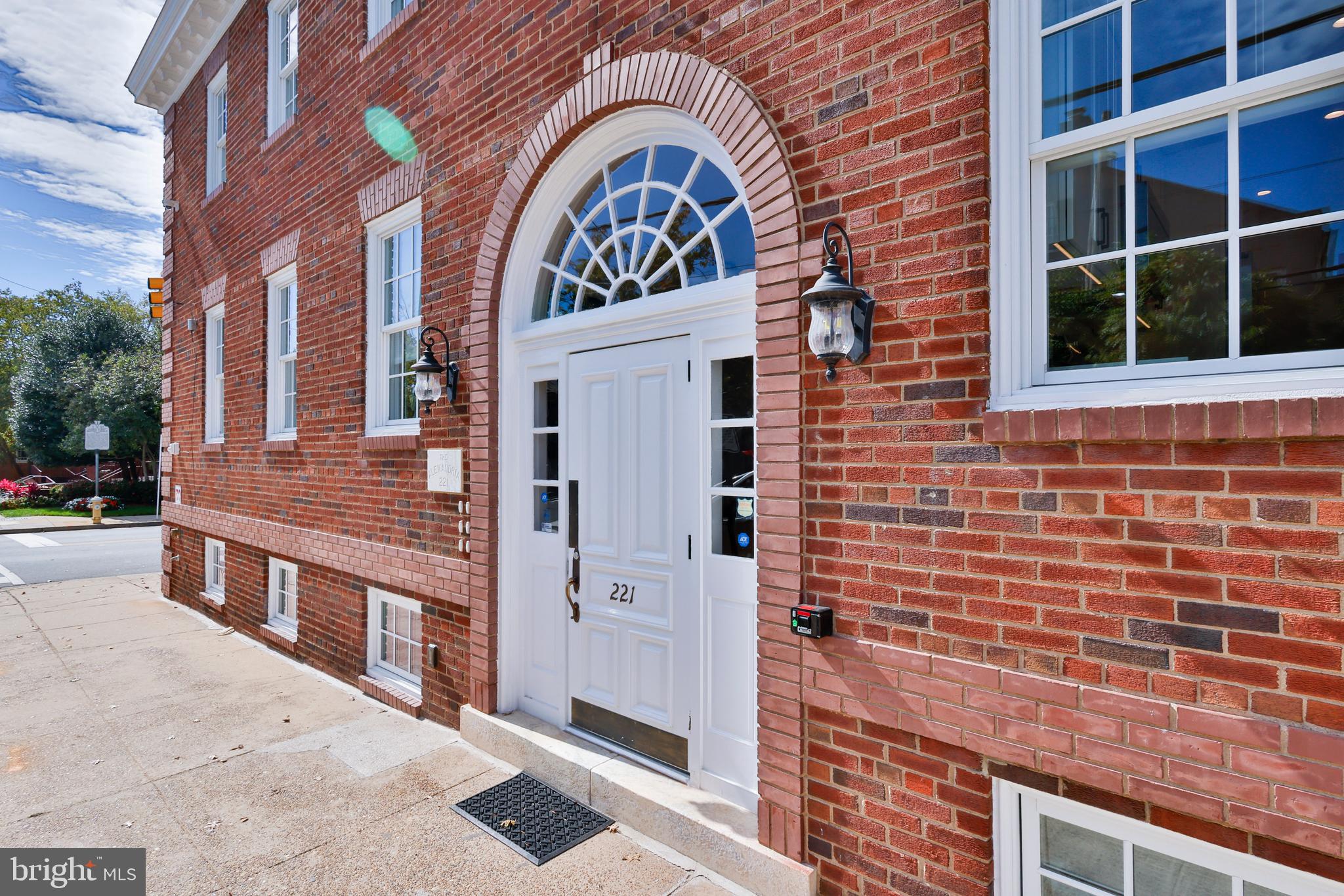 OLD TOWN - Residential Lease