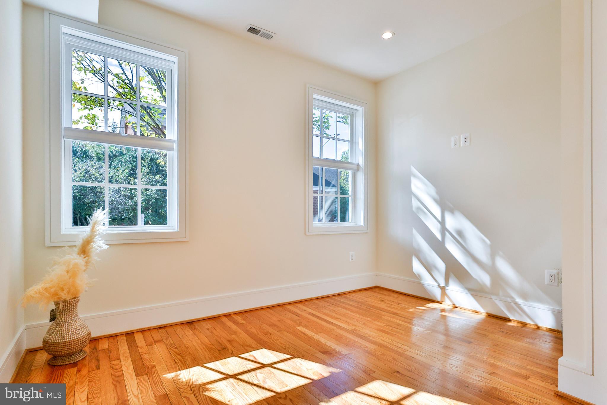 OLD TOWN - Residential Lease