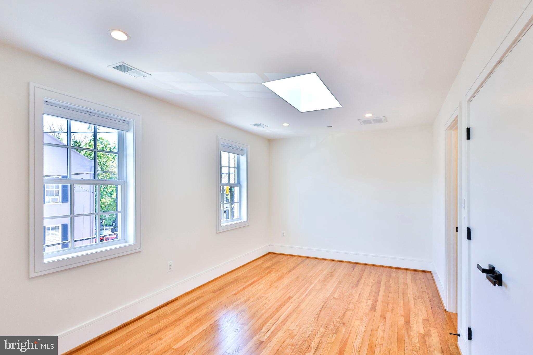 OLD TOWN - Residential Lease