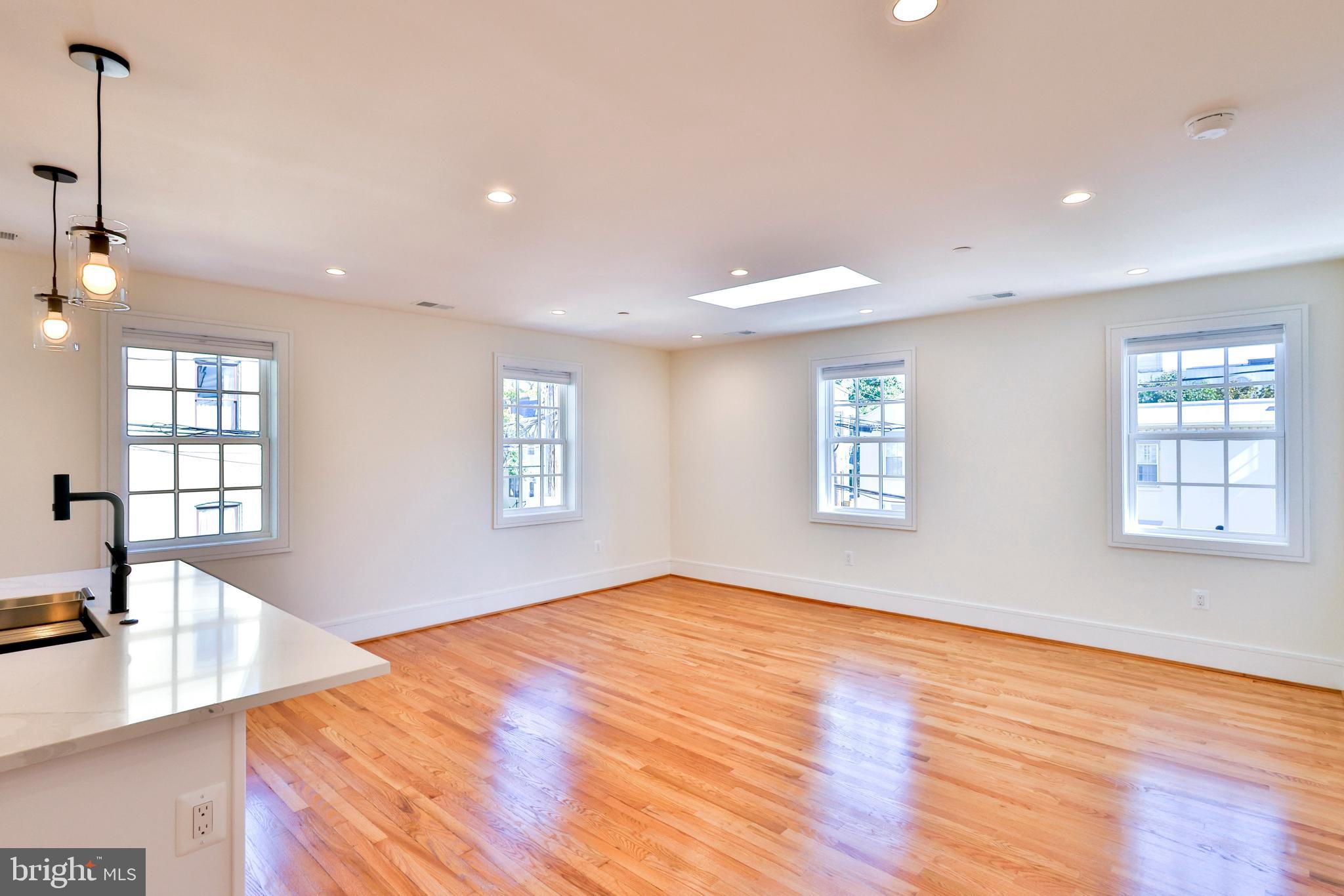 OLD TOWN - Residential Lease