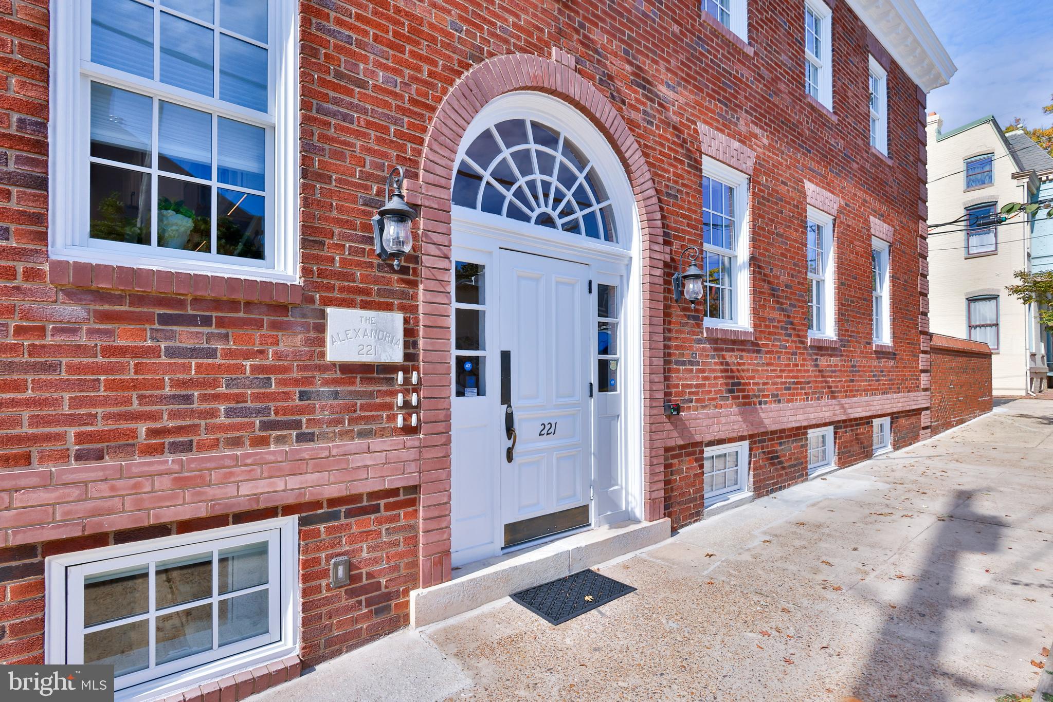 OLD TOWN - Residential Lease