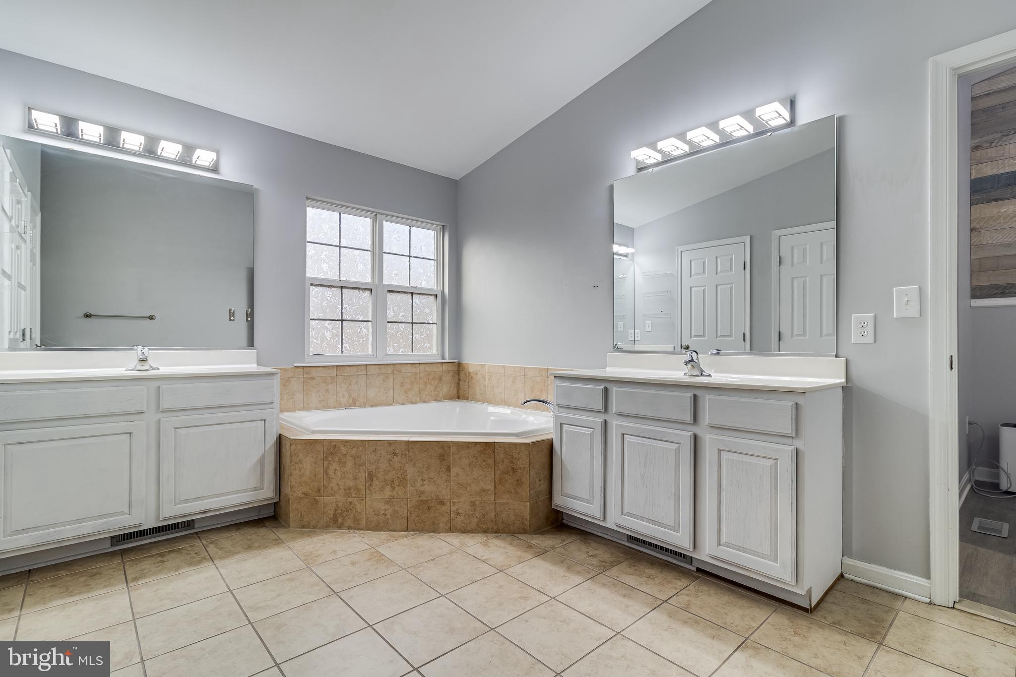 SAN FRANCISCO BY THE BAY - Residential