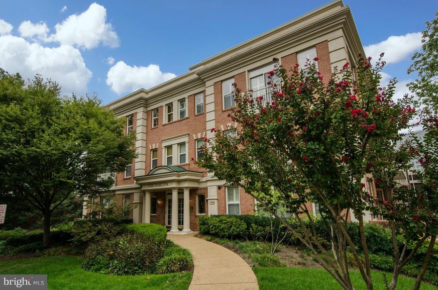 Private elevator access opens directly into the marble foyer of this beautiful top-floor apartment w/ views of Potomac River and Georgetown. Kitchen with SS appliances and granite counters, open breakfast area, formal dining room, large living room w/ fpl, 2 bedroom suites, 2 private balconies, and 1-car garage parking.