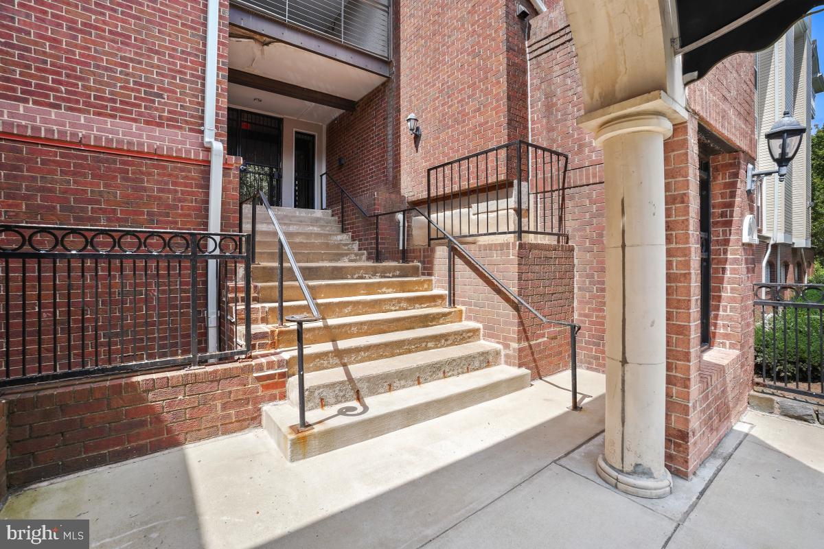 1524 LINCOLN WAY 100