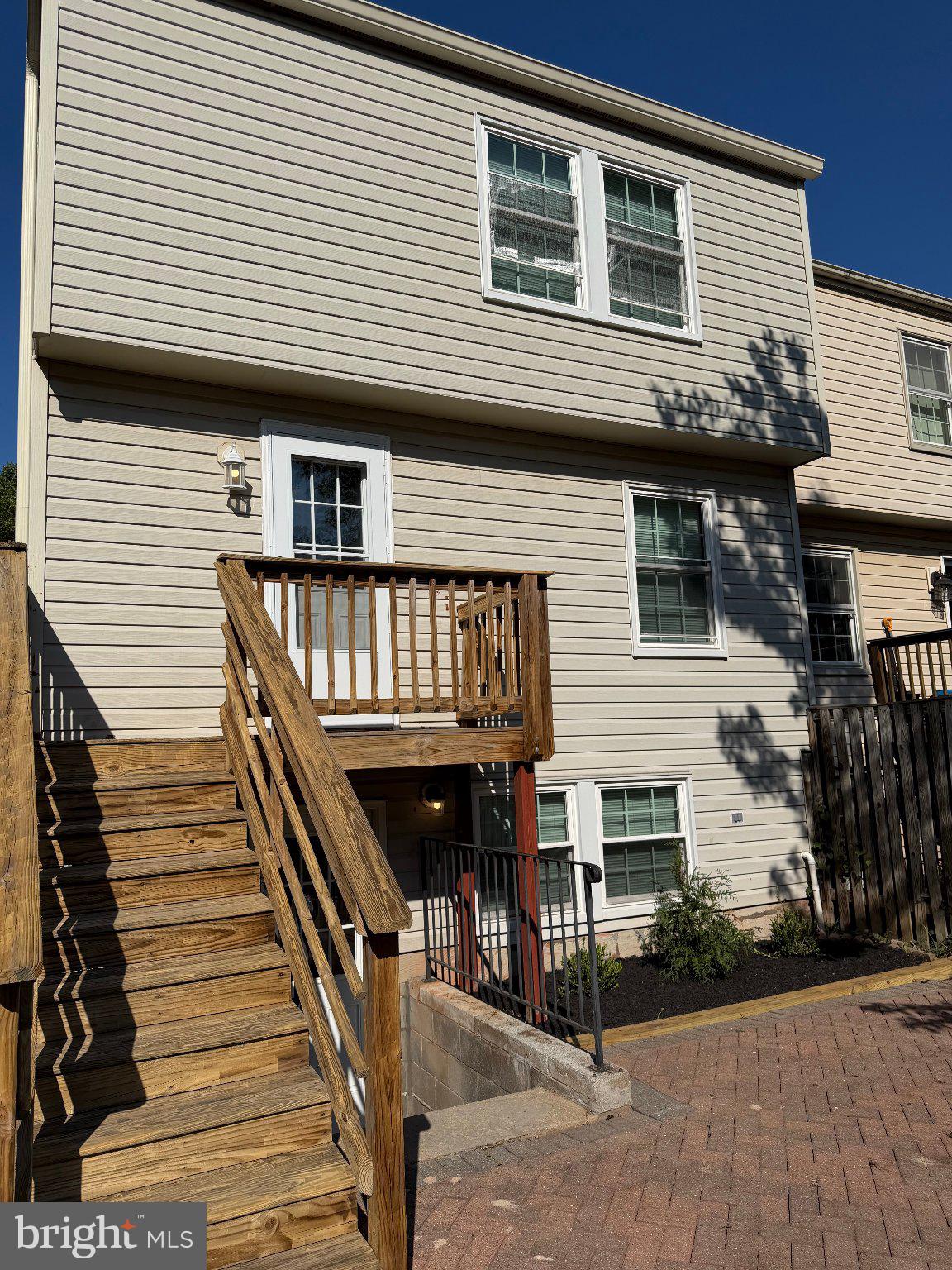 899 CHESTNUT COVE DRIVE