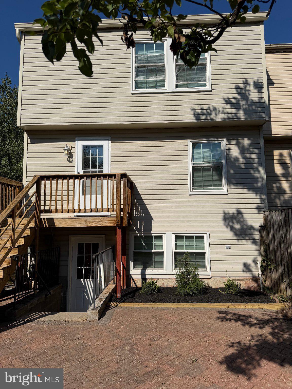 899 CHESTNUT COVE DRIVE