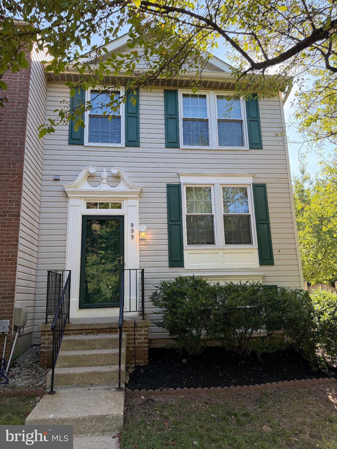 899 CHESTNUT COVE DRIVE