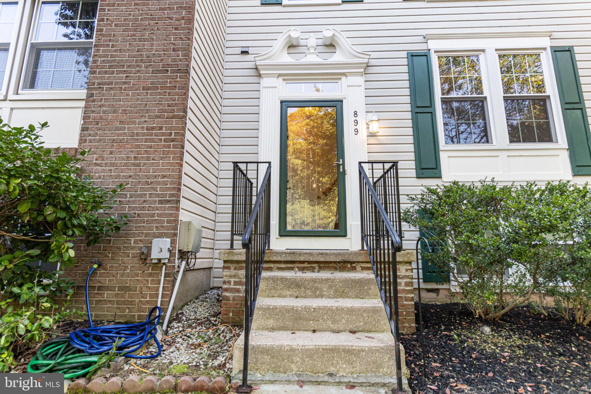 899 CHESTNUT VIEW COURT