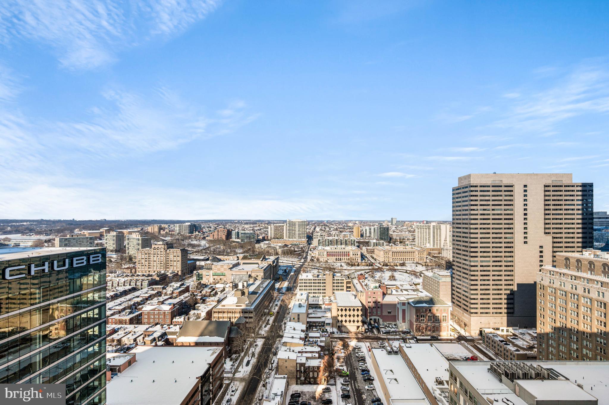 LOGAN SQUARE - Residential
