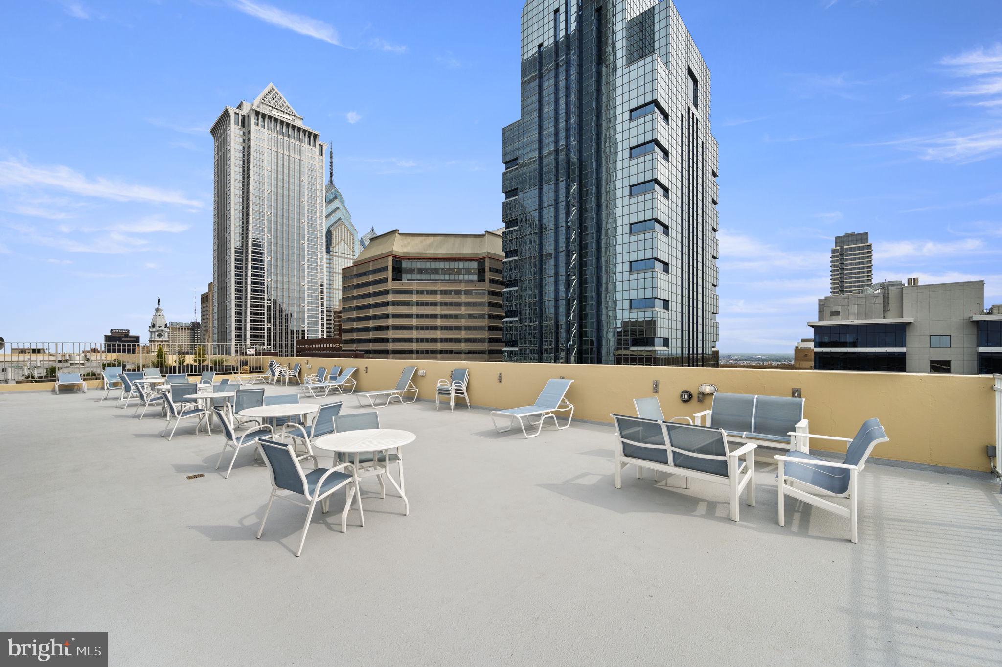 LOGAN SQUARE - Residential