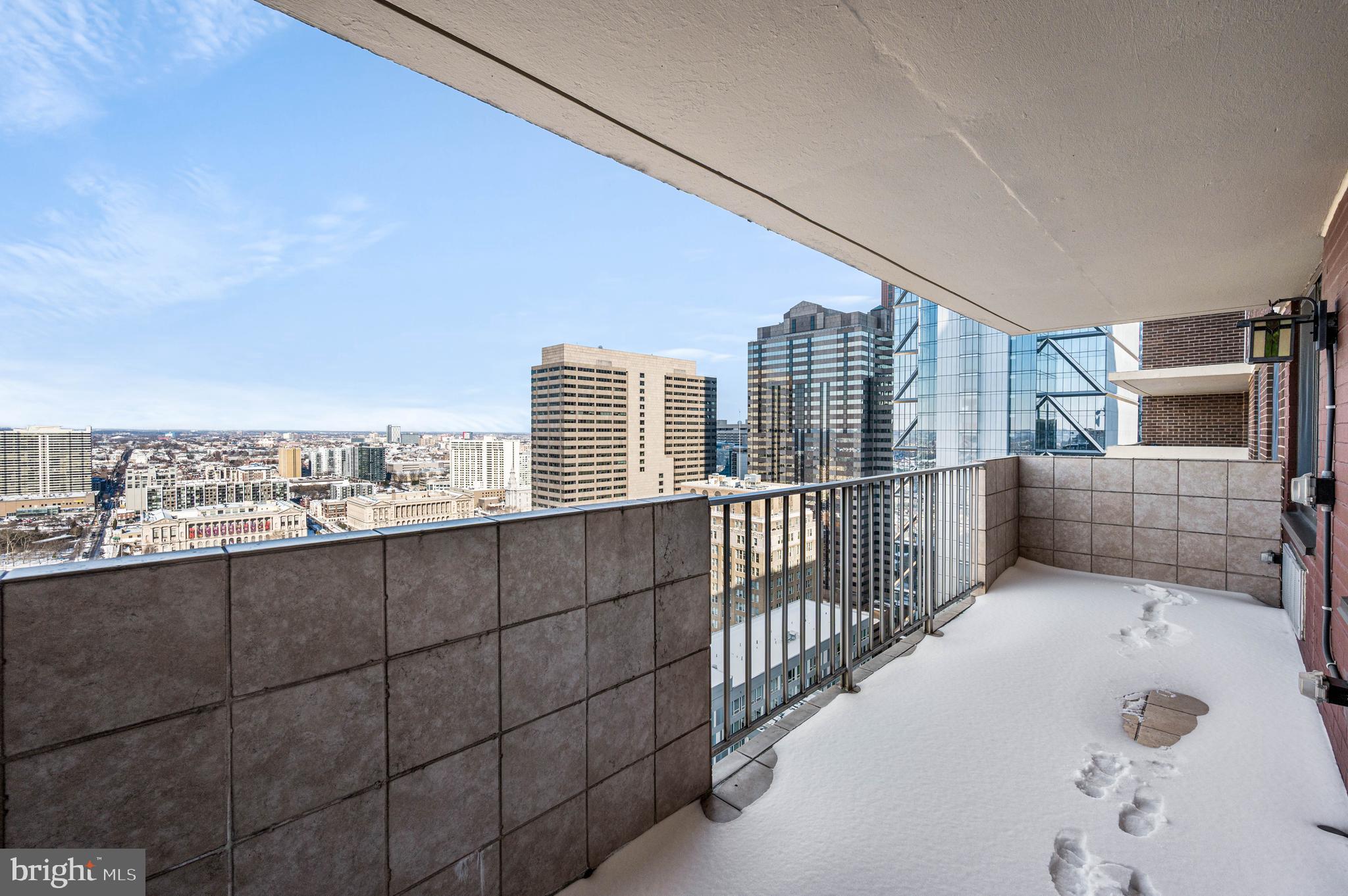 LOGAN SQUARE - Residential