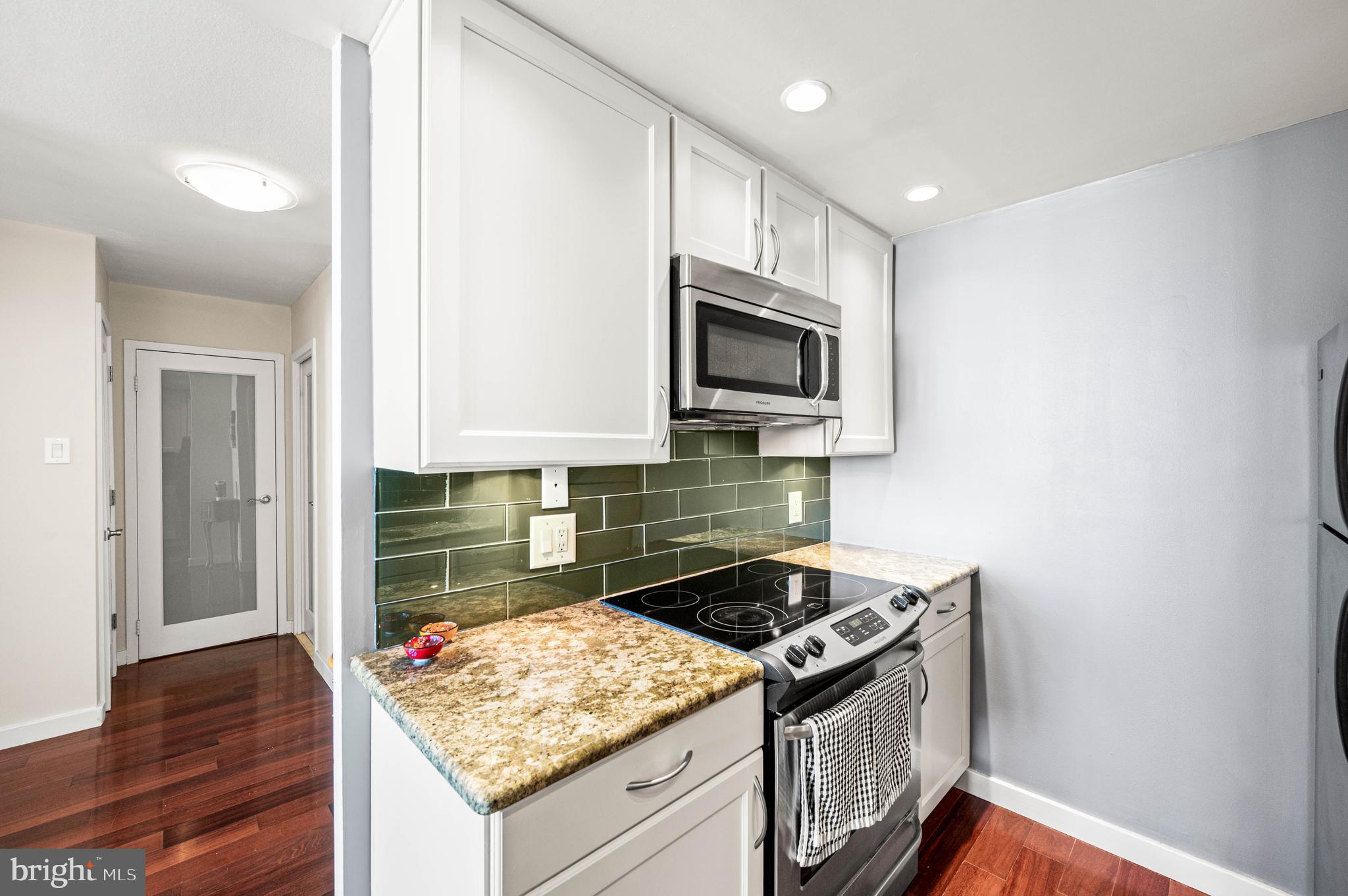 LOGAN SQUARE - Residential