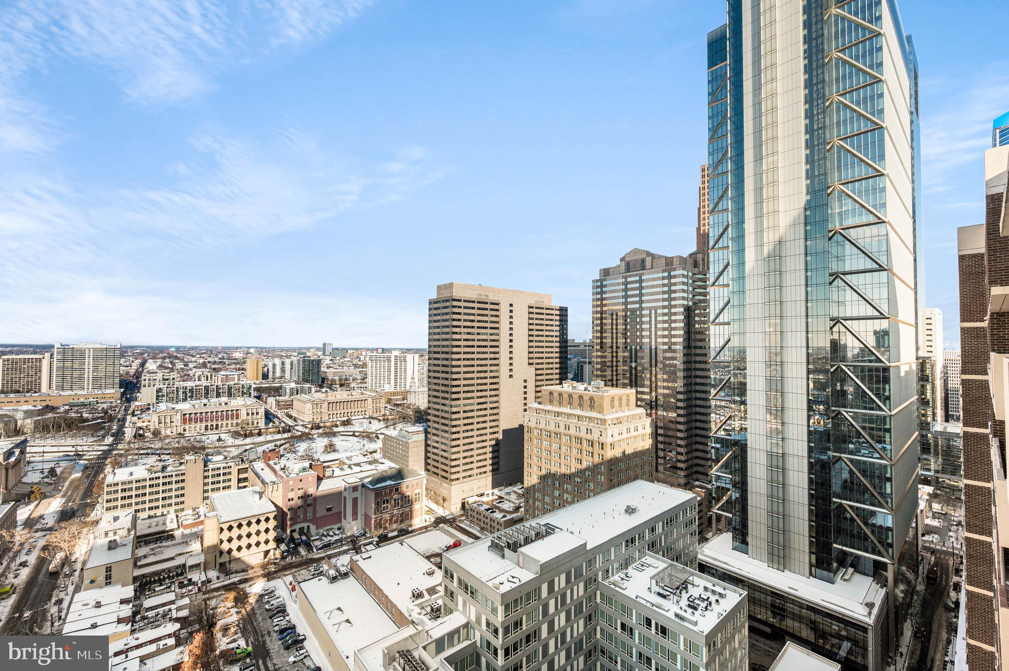 LOGAN SQUARE - Residential