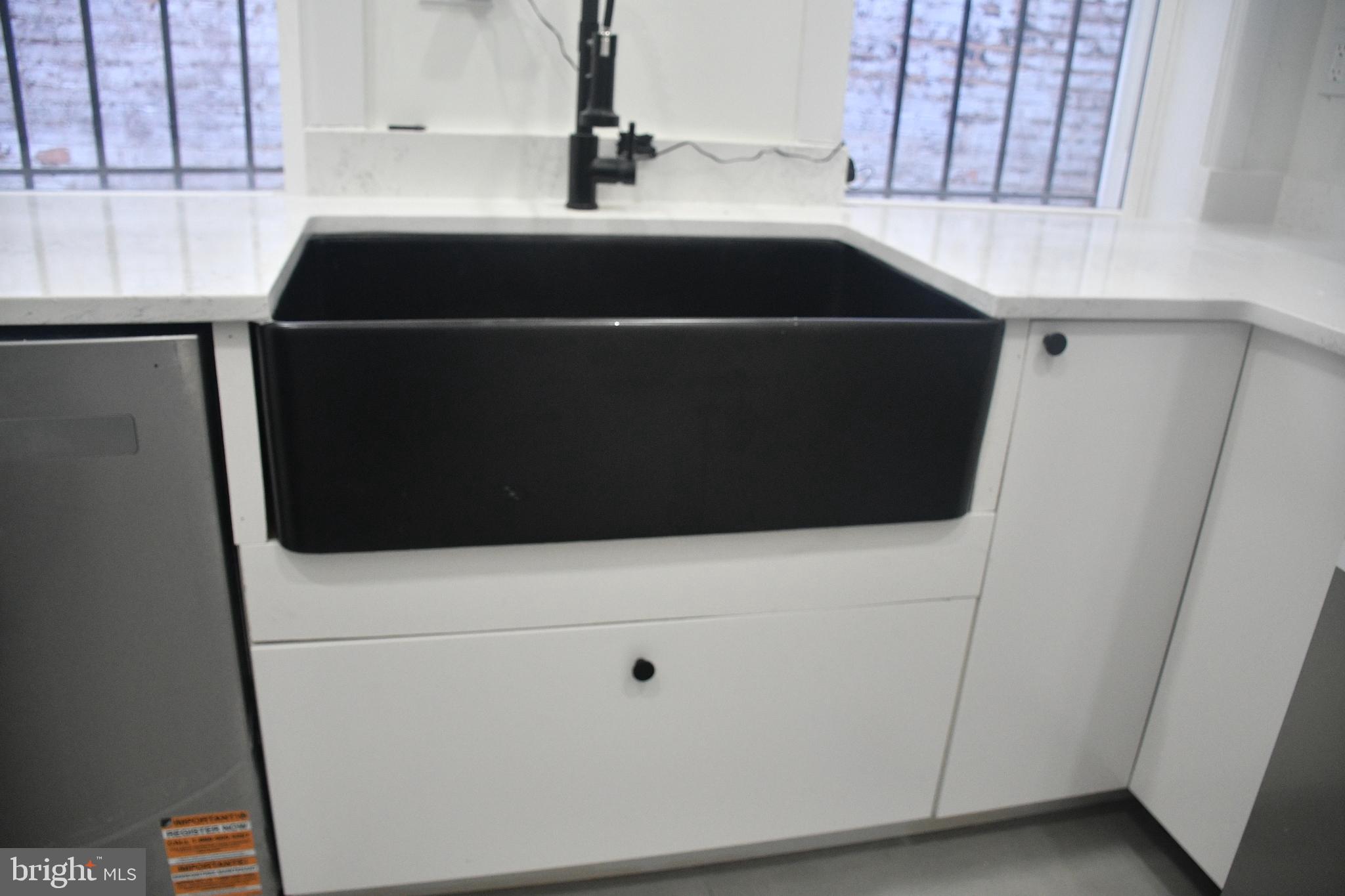 1811 W LOMBARD STREET