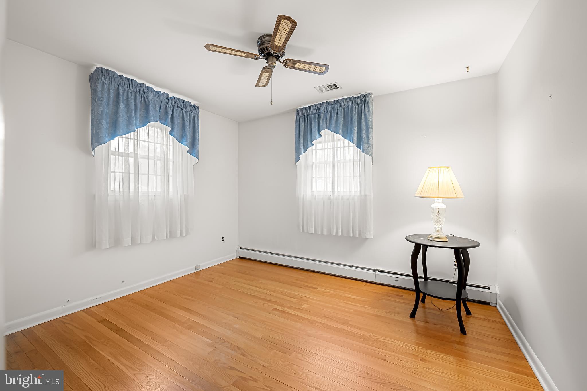 LAUREL BROOK - Residential