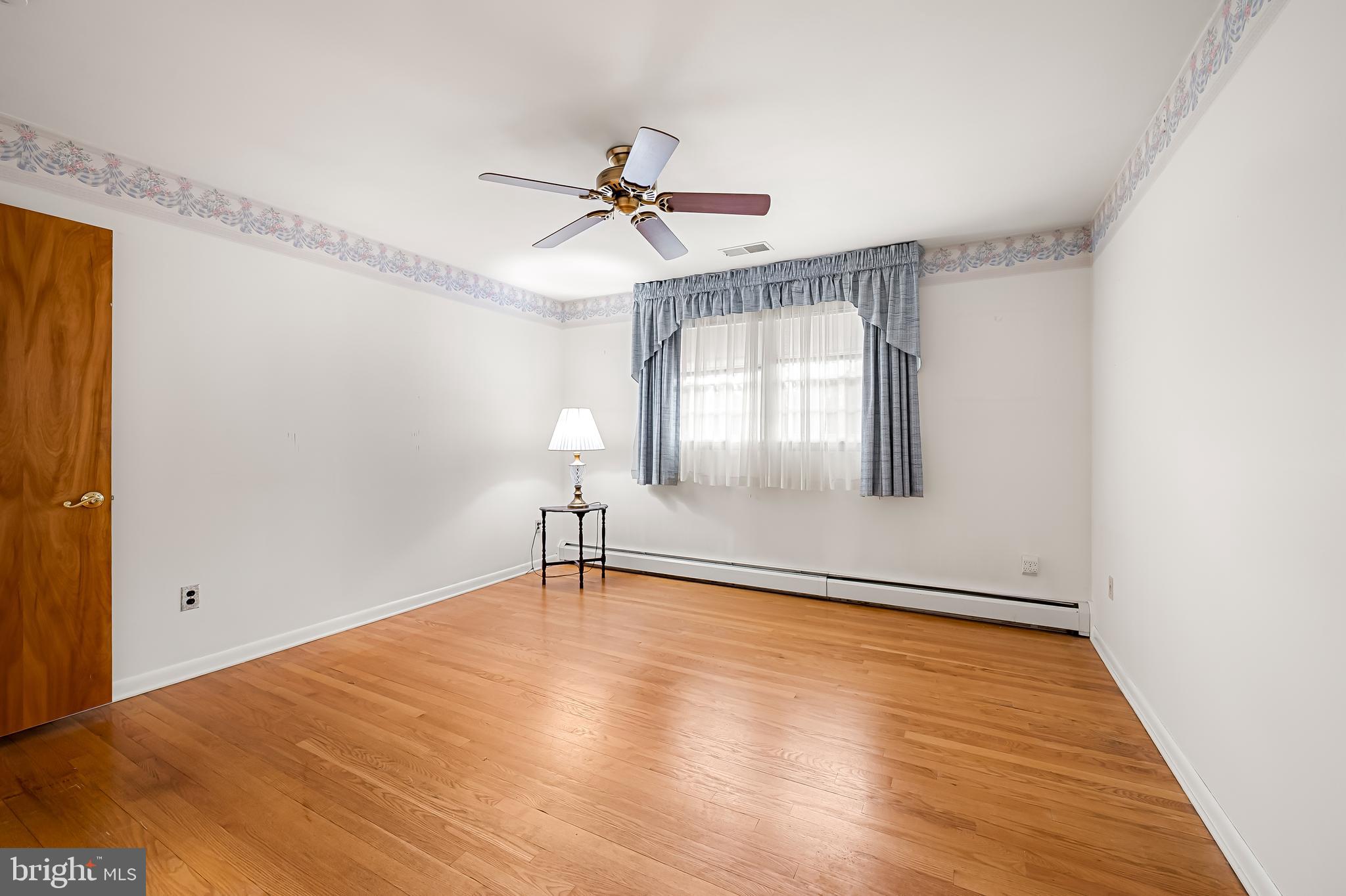 LAUREL BROOK - Residential