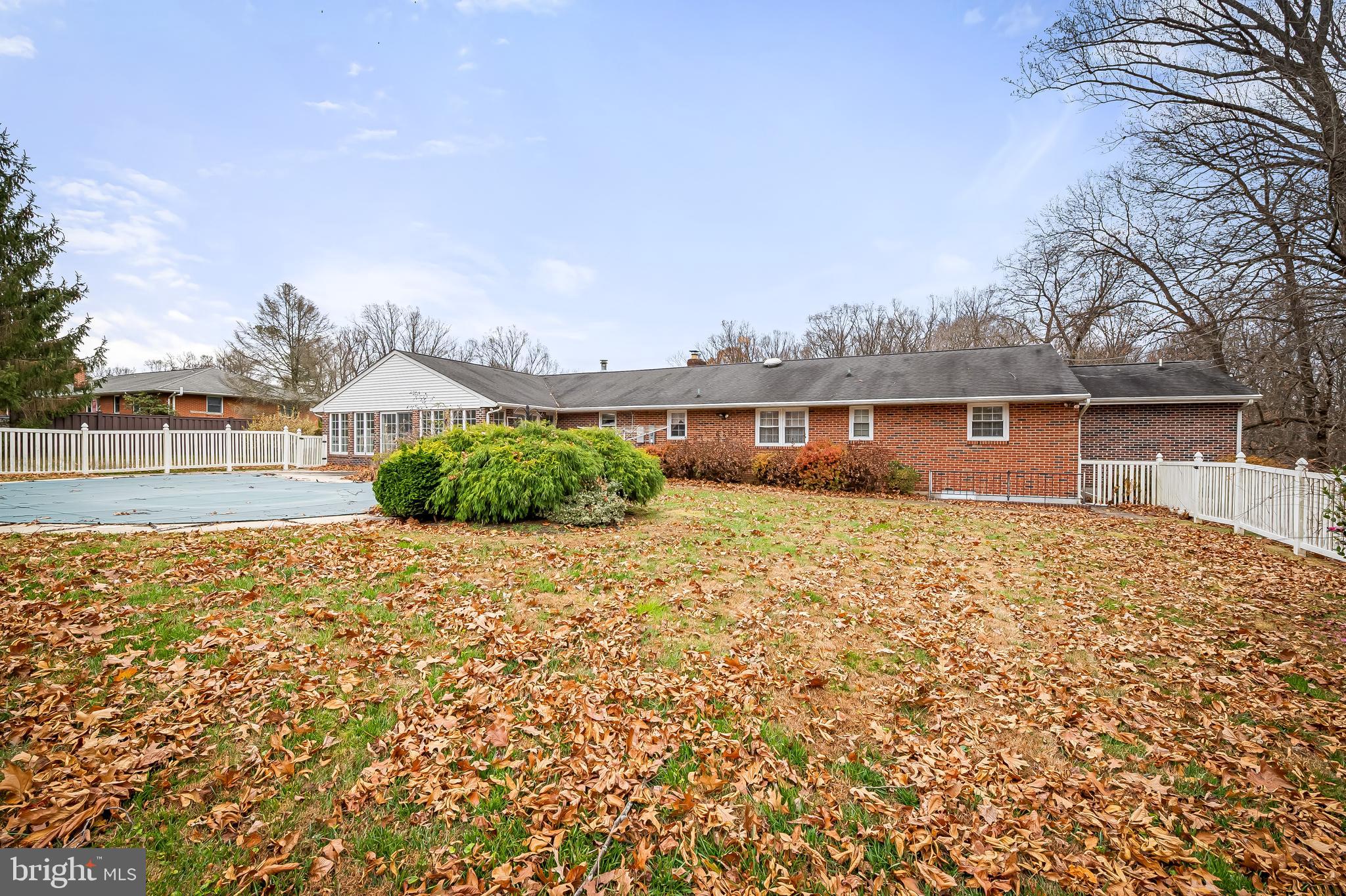 LAUREL BROOK - Residential